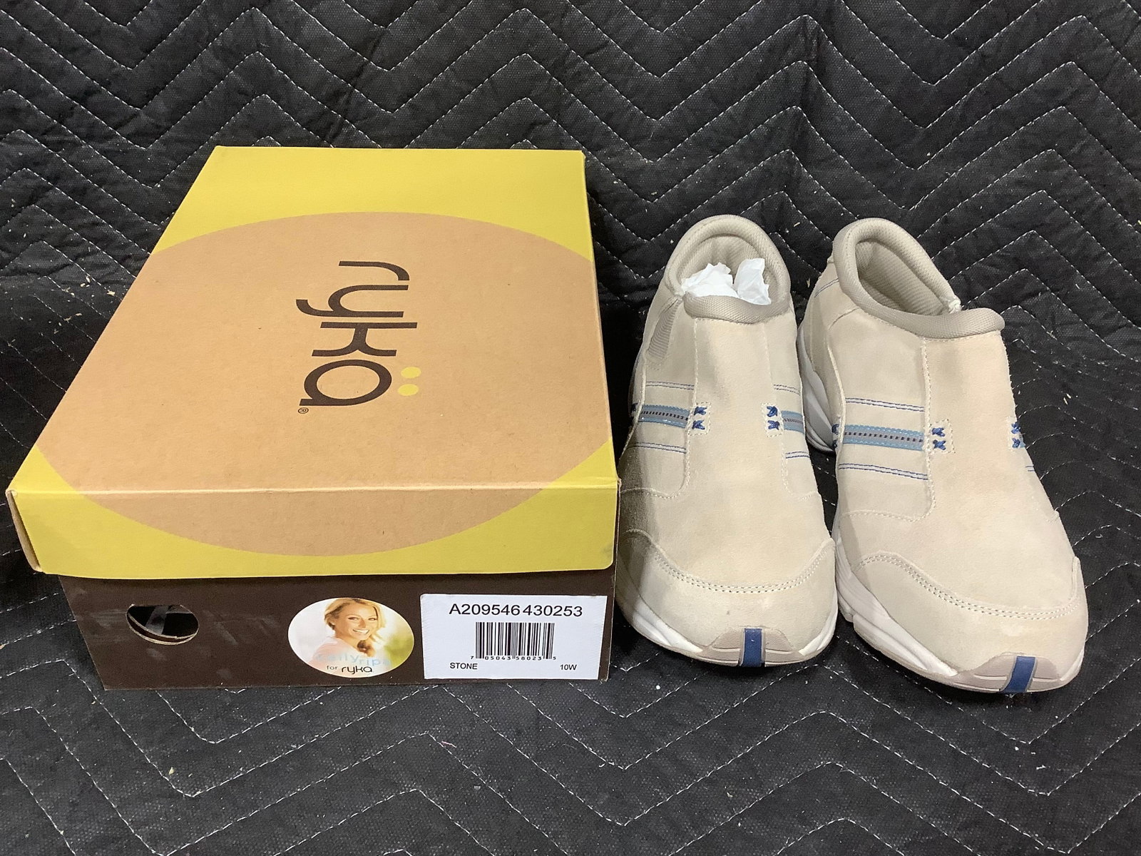 Ryko Stone Laceless Sneakers (10w): Ryko Stone Laceless Sneakers (10w)