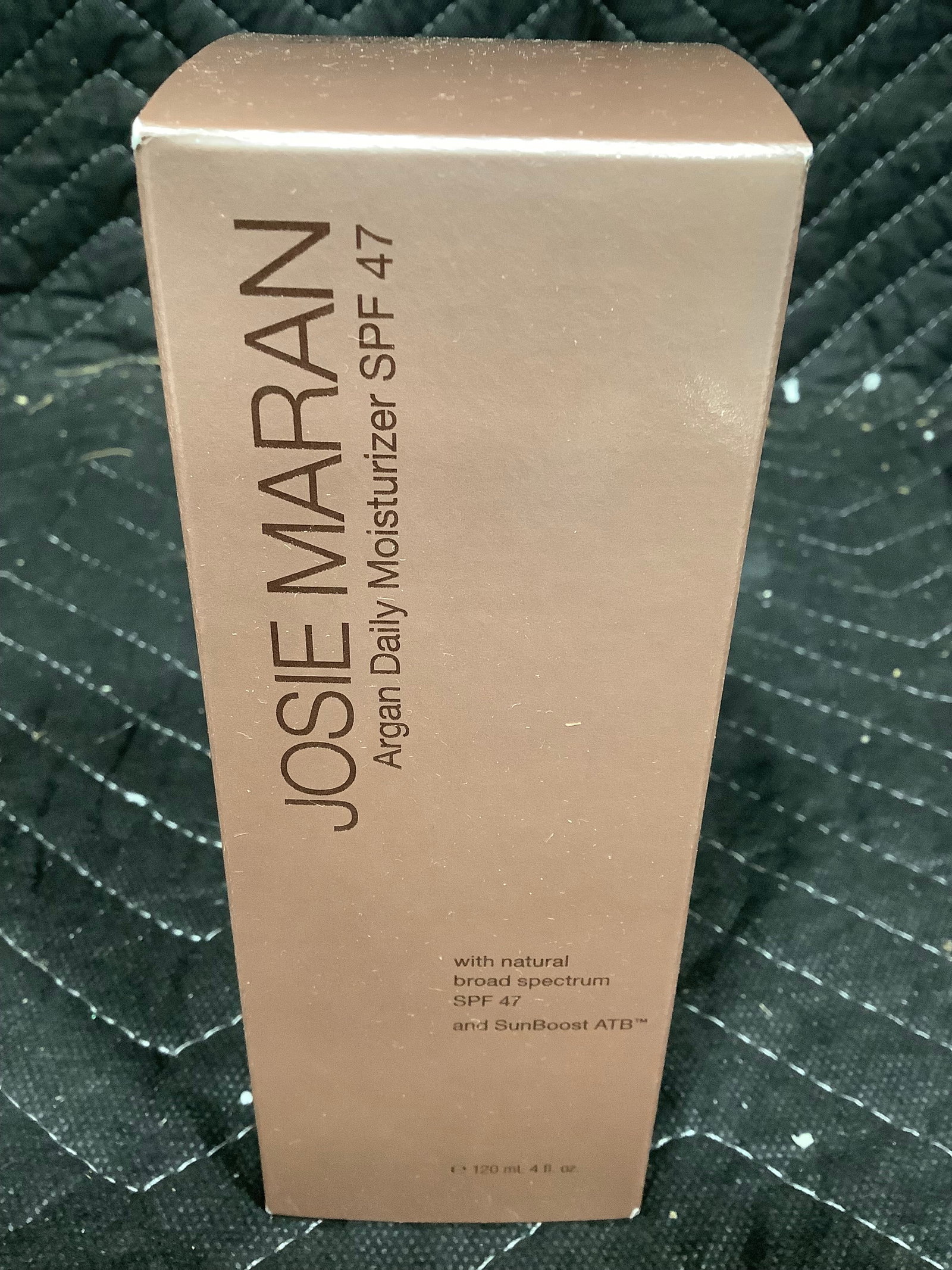 Josie Maran Argan Daily Moisturizer SPF 47 (4 Fl Oz) *new in box*: Josie Maran Argan Daily Moisturizer SPF 47 (4 Fl Oz) *new in box*