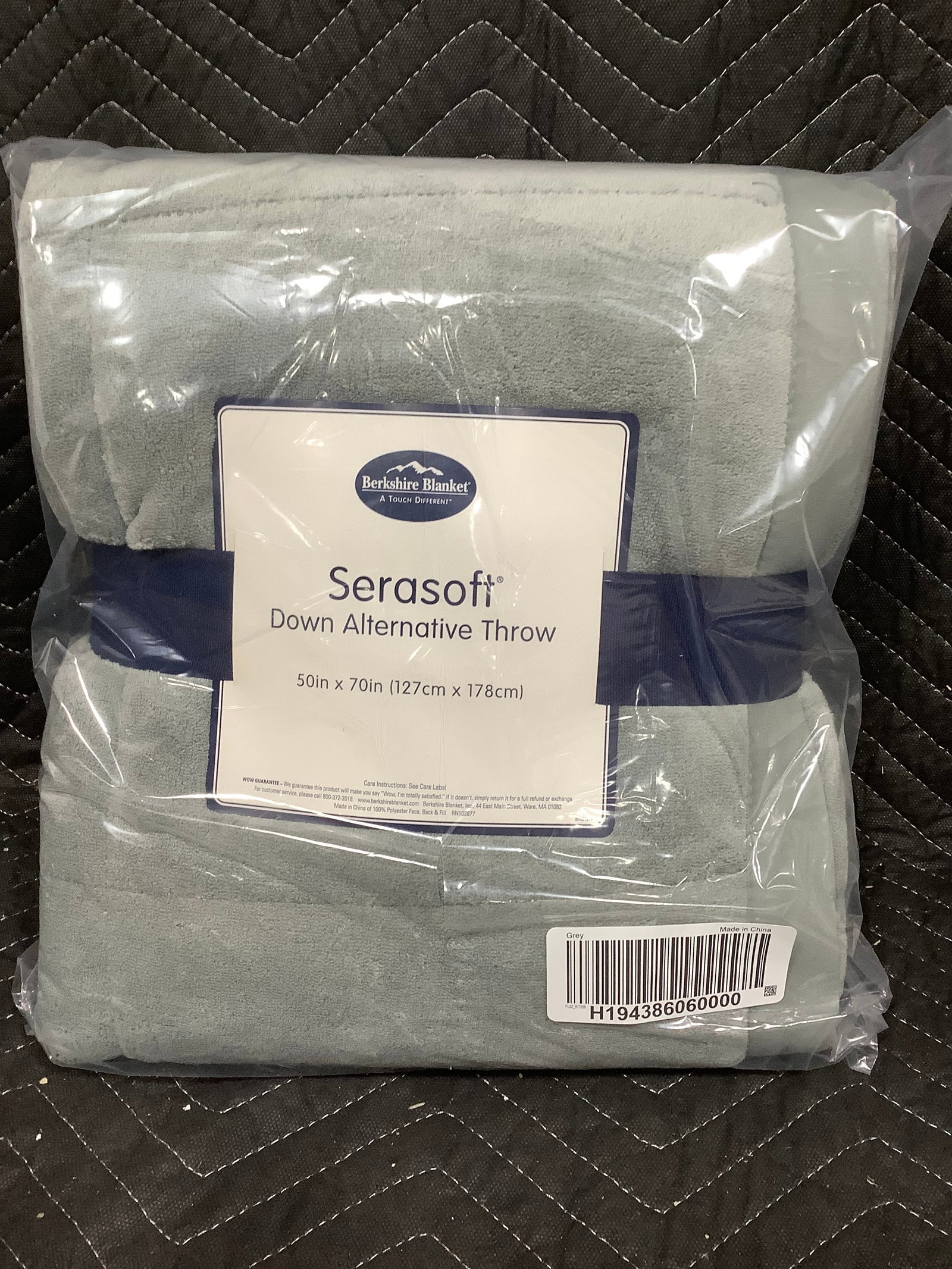 Serasoft Down Alternative Throw Blanket (50inx70in): Serasoft Down Alternative Throw Blanket (50inx70in)