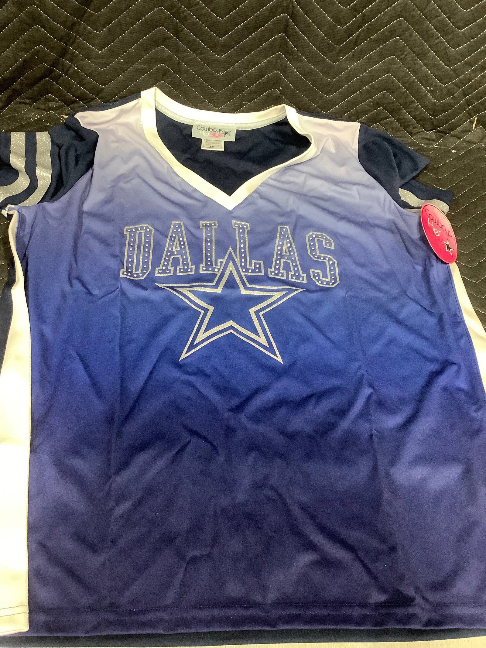 Dallas Cowboys Tshirt *new with tag* (2xl): Dallas Cowboys Tshirt *new with tag* (2xl)