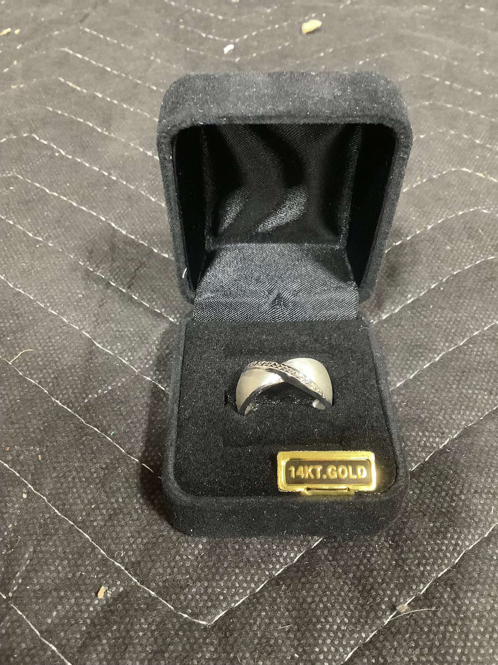 Starlight gold satin bow style ring 14k gold(size 8): Starlight gold satin bow style ring 14k gold(size 8)