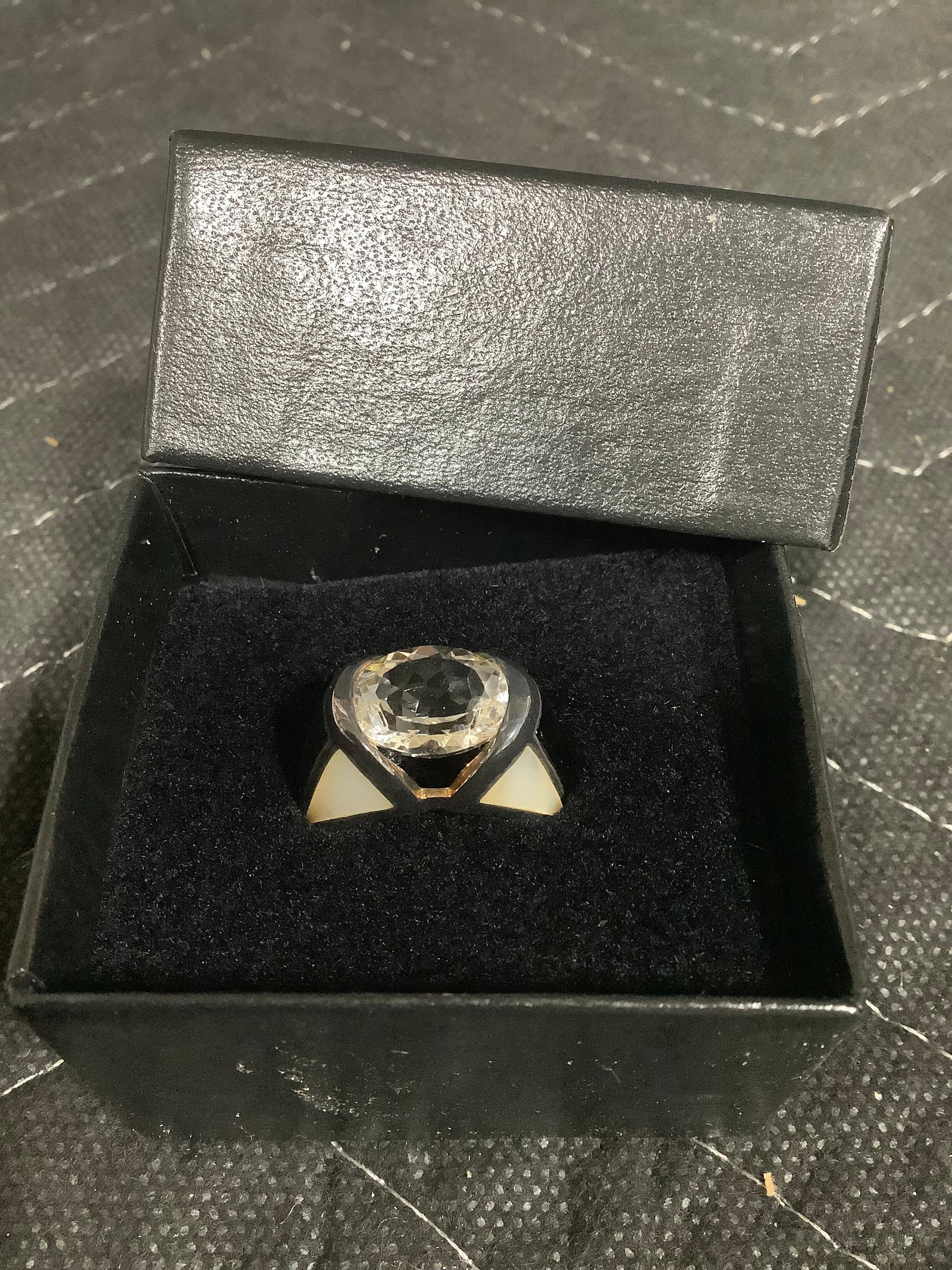 Ring with gemstone(8): Ring with gemstone(8)