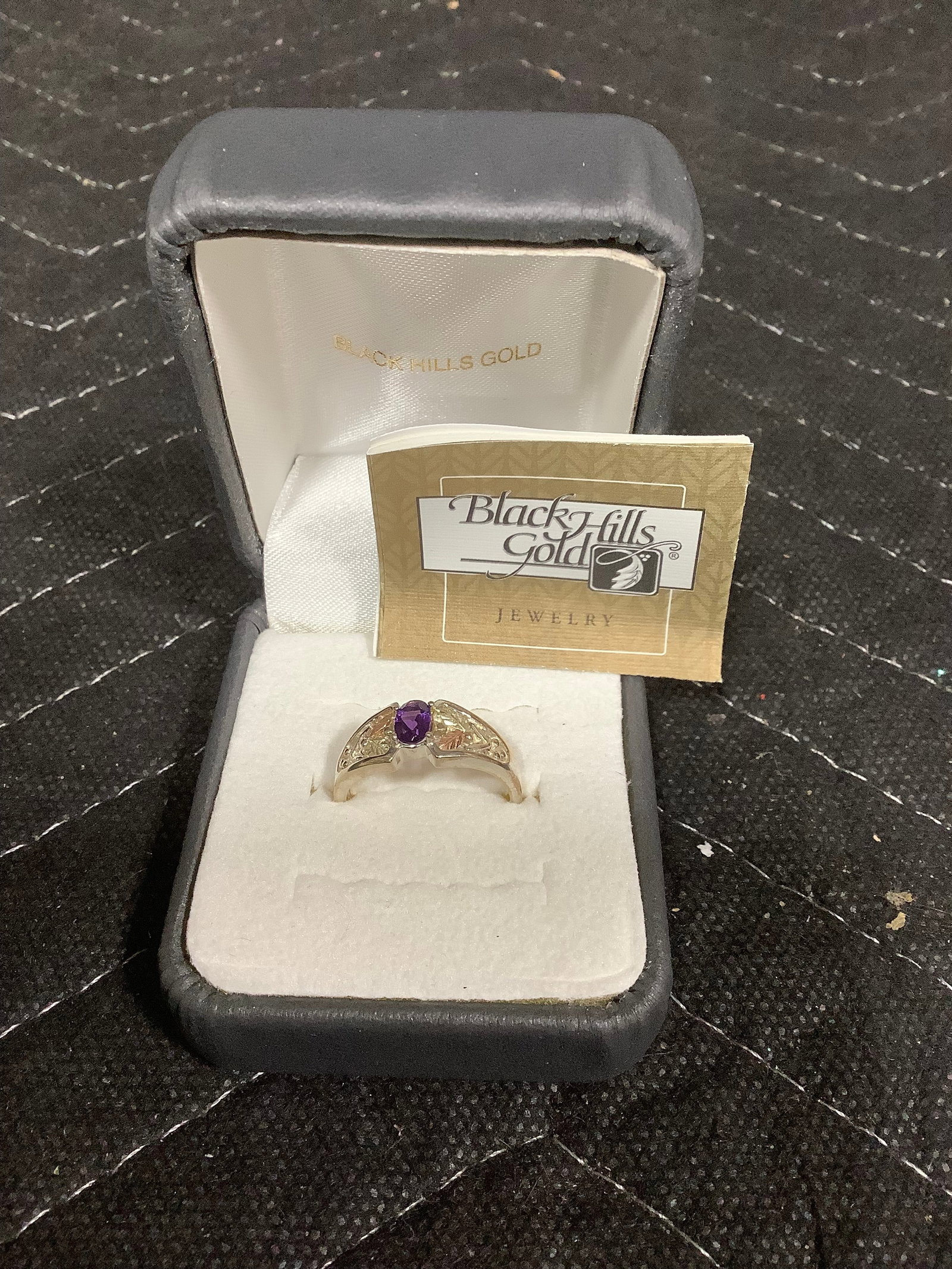 Black Hills Graduated amethyst ring sterling/12k(8): Black Hills Graduated amethyst ring sterling/12k(8)