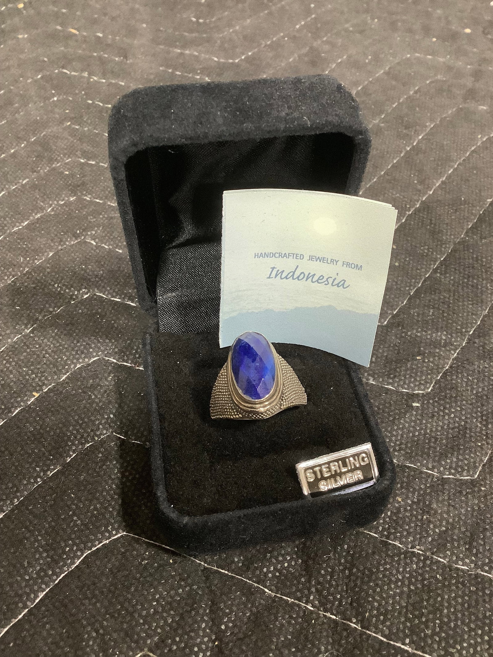 Artisan crafted sterling oval facted blue lapis ring(8): Artisan crafted sterling oval facted blue lapis ring(8)