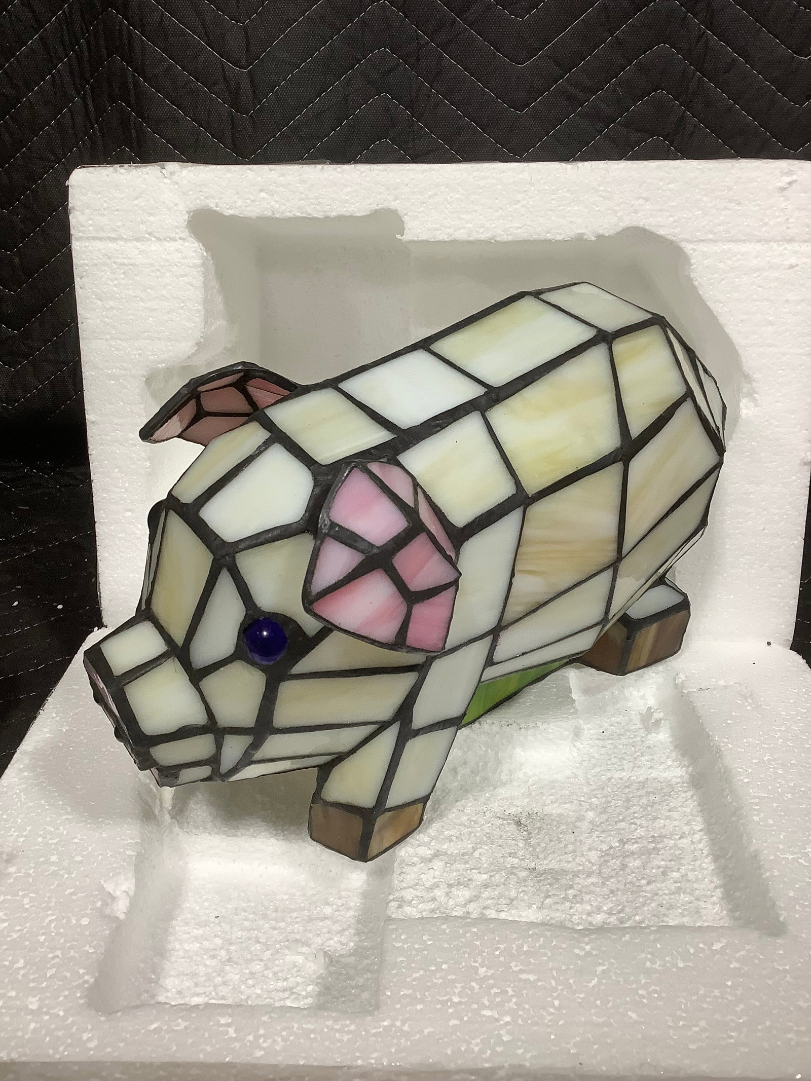 Stained glass pig accent light(6.5in tall): Stained glass pig accent light(6.5in tall)