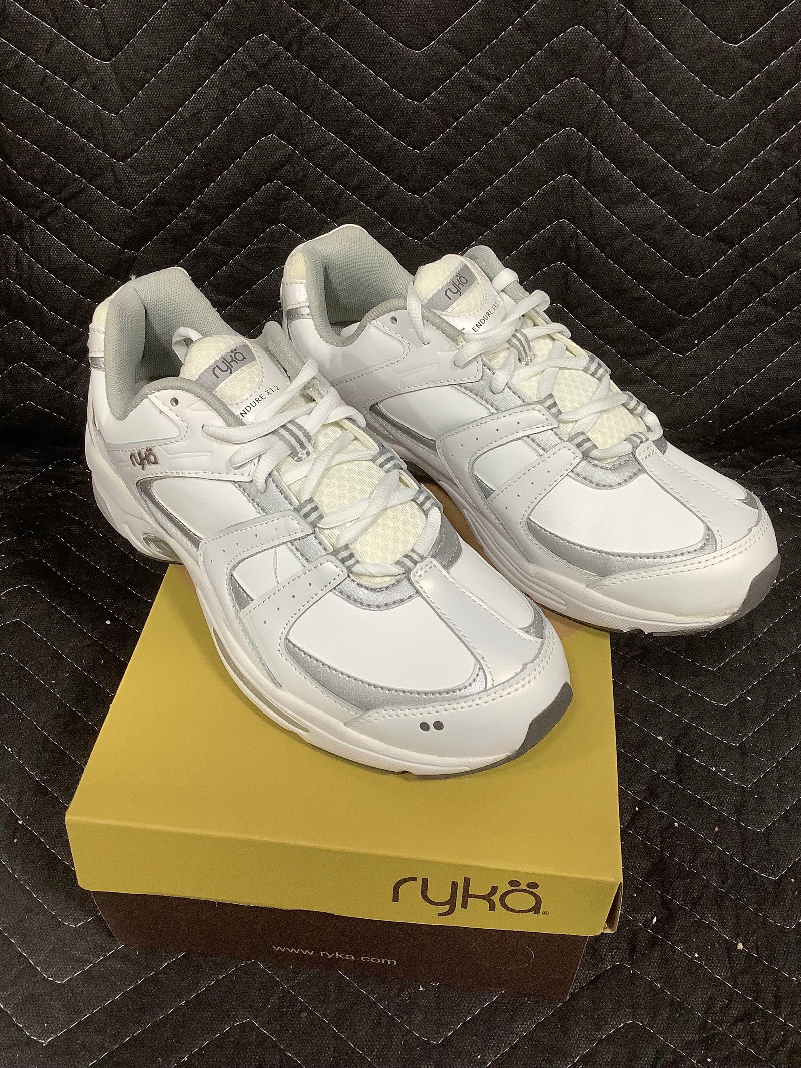 Ryka leather walking shoes(9.5 wide): Ryka leather walking shoes(9.5 wide)