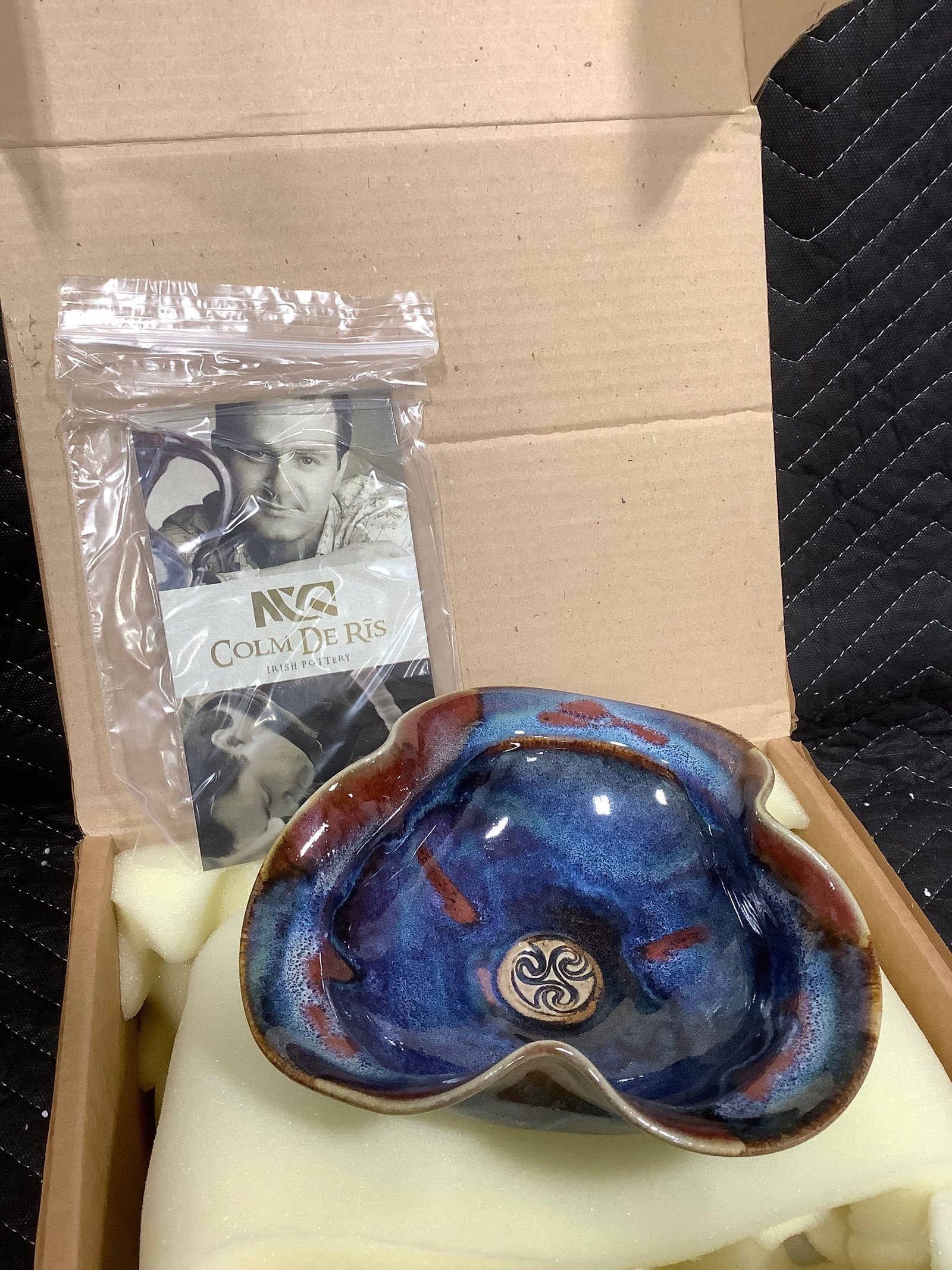 Colm de Ris leaf shaped stoneware shamrock dish(2.5in tall, 7in across): Colm de Ris leaf shaped stoneware shamrock dish(2.5in tall, 7in across)