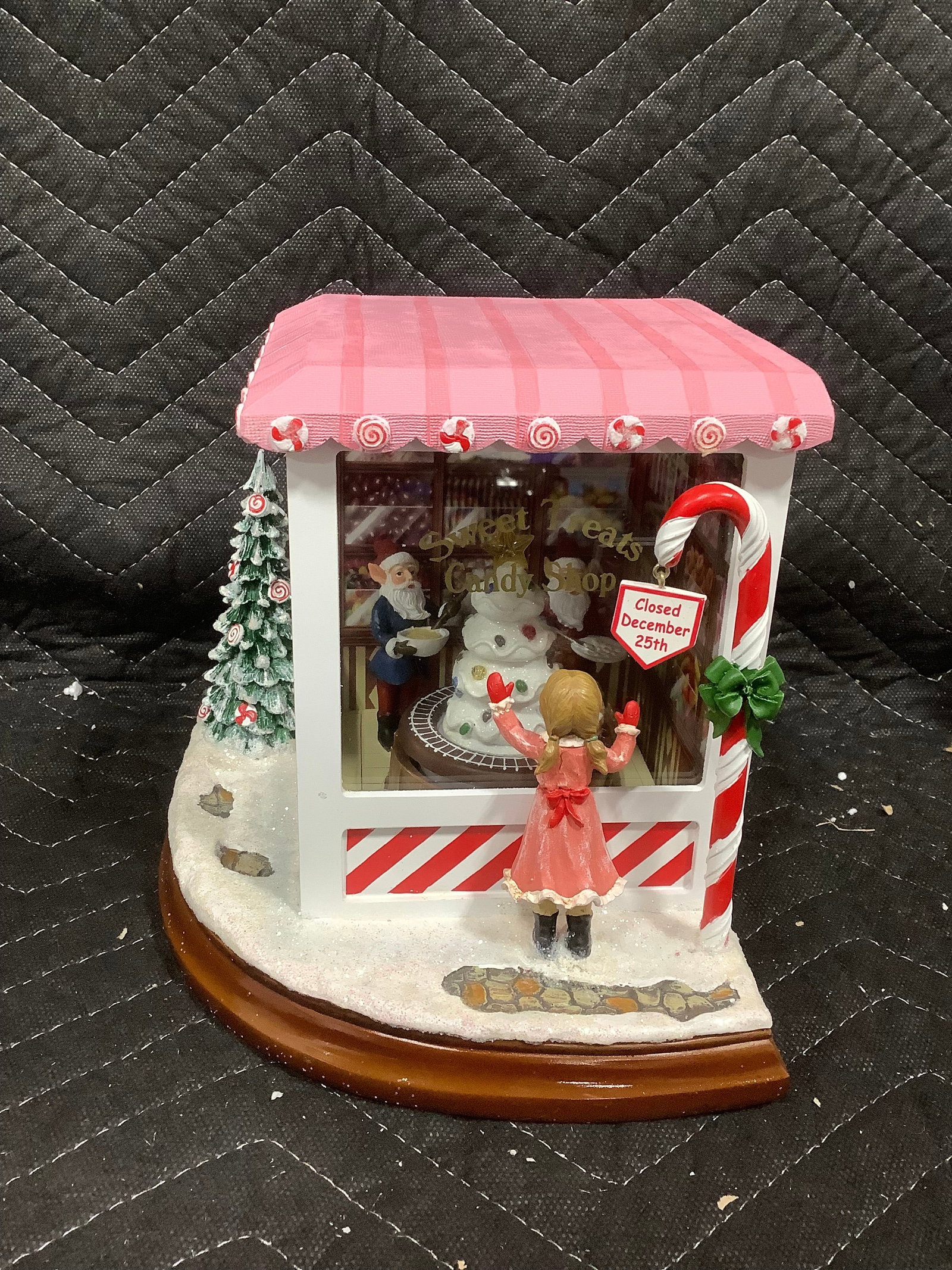 Lit Holiday animated corner store by Valerie*new in package*: Lit Holiday animated corner store by Valerie*new in package*