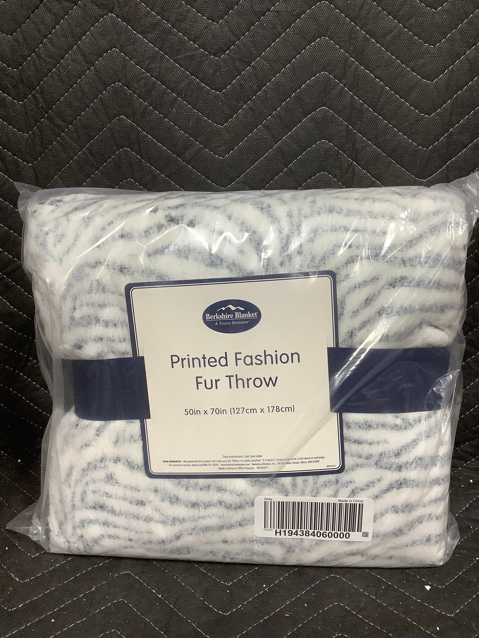 Printed fashion fur throw*new in package*: Printed fashion fur throw*new in package*