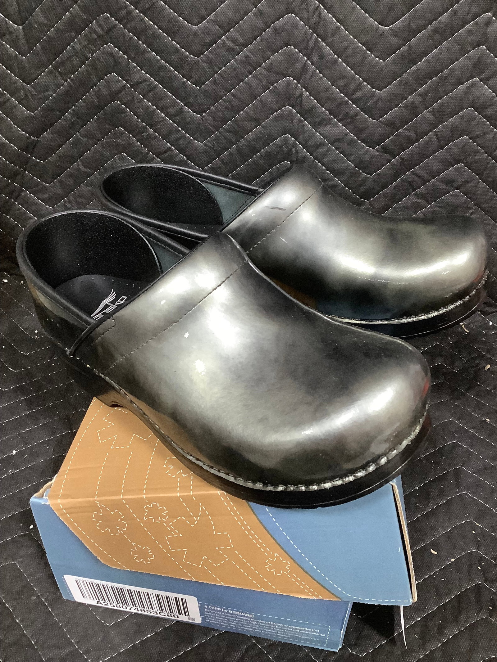 Dansko professional leather clogs(10.5-11): Dansko professional leather clogs(10.5-11)