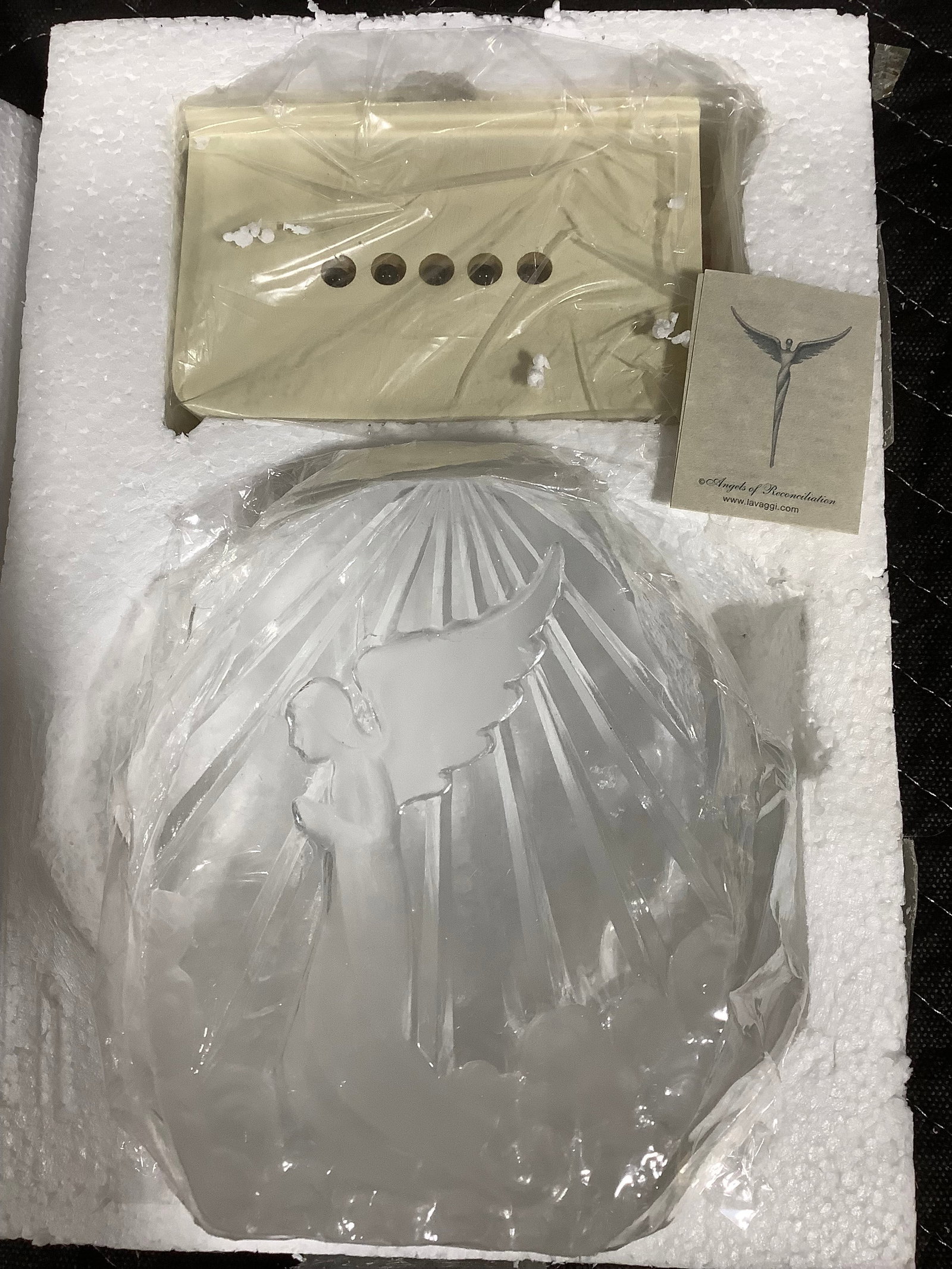 Illuminated praying angel in glass by Steven Lavaggi*new in package*: Illuminated praying angel in glass by Steven Lavaggi*new in package*