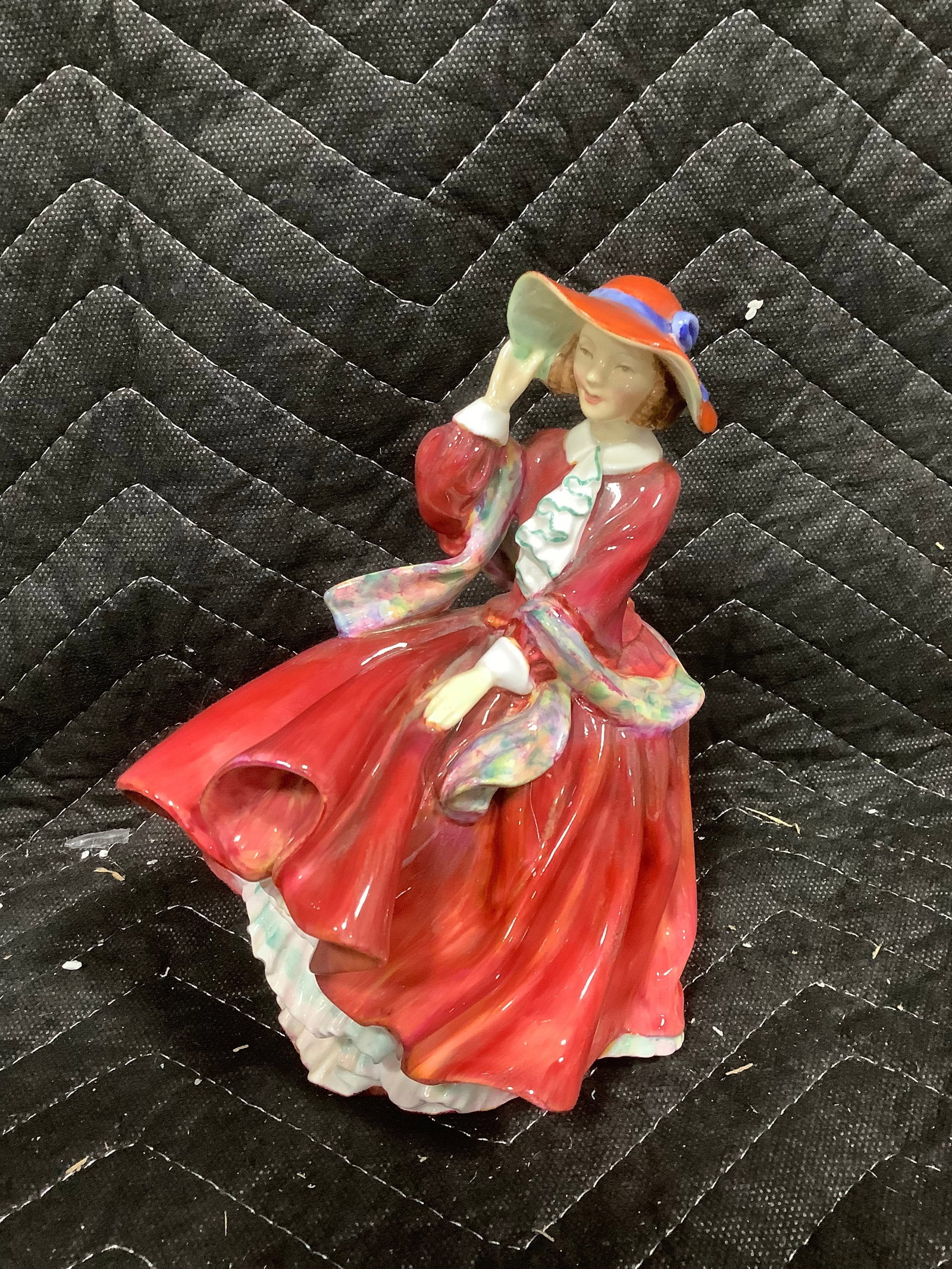 Royal Doulton Top of the Hill statue(822821, 7in tall): Royal Doulton Top of the Hill statue(822821, 7in tall)