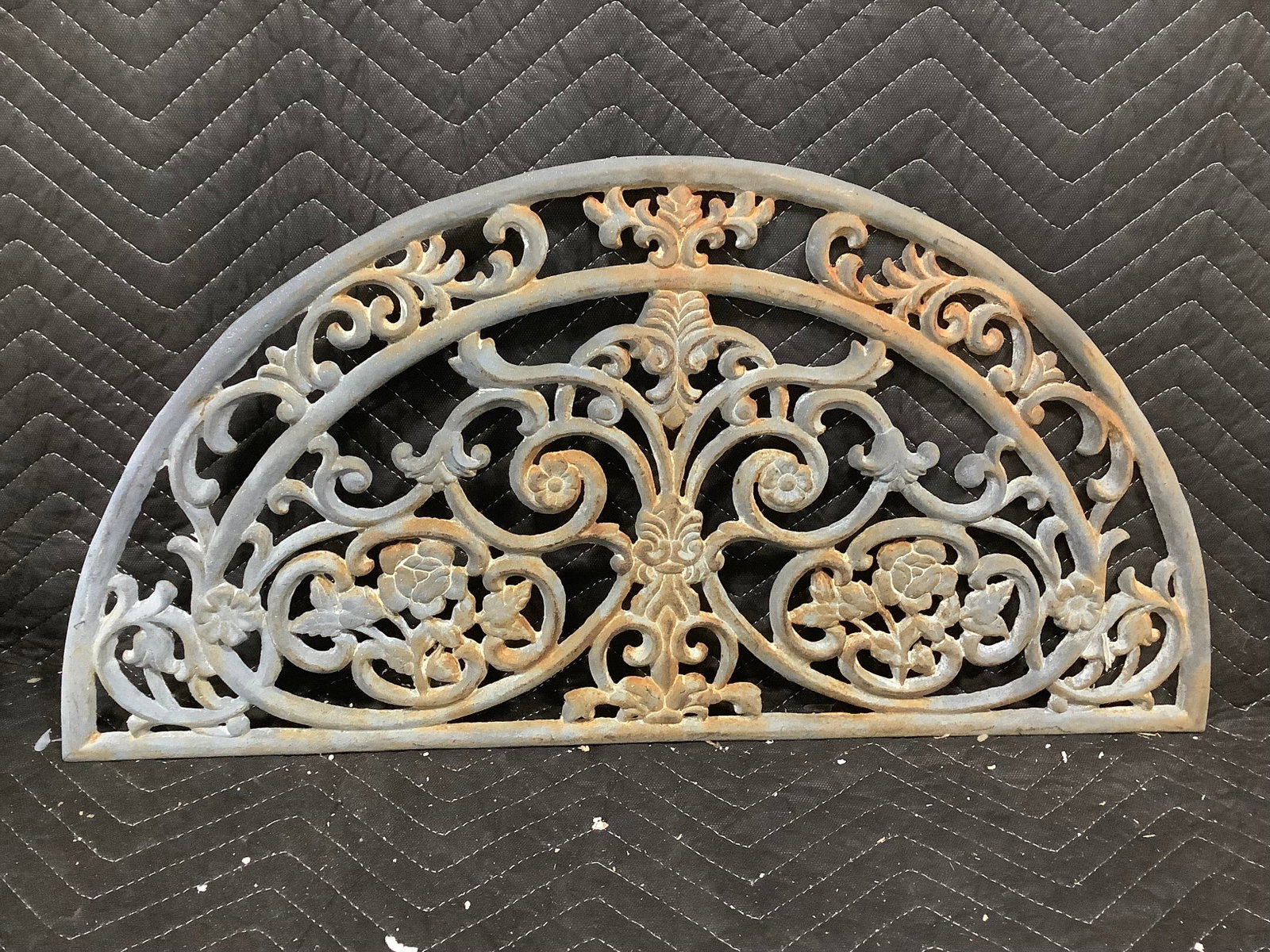 Vintage metal doormat scraper or demilune(13.5inx27in) (1 of 1)