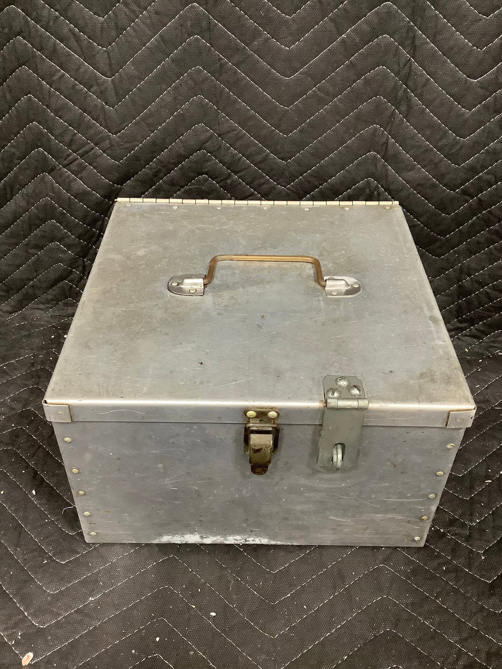Aluminum box(11inx10.5inx6.75in): Aluminum box(11inx10.5inx6.75in)