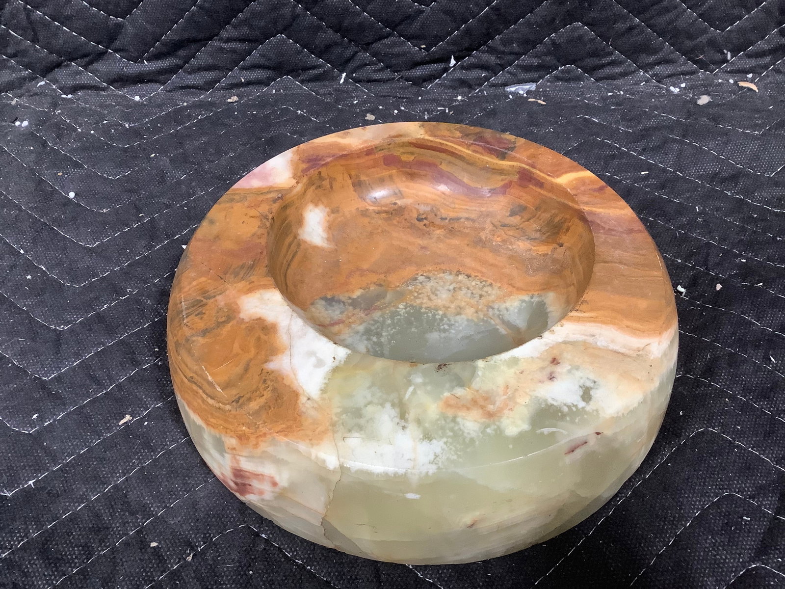 Round onyx ashtray(7.5in across): Round onyx ashtray(7.5in across)