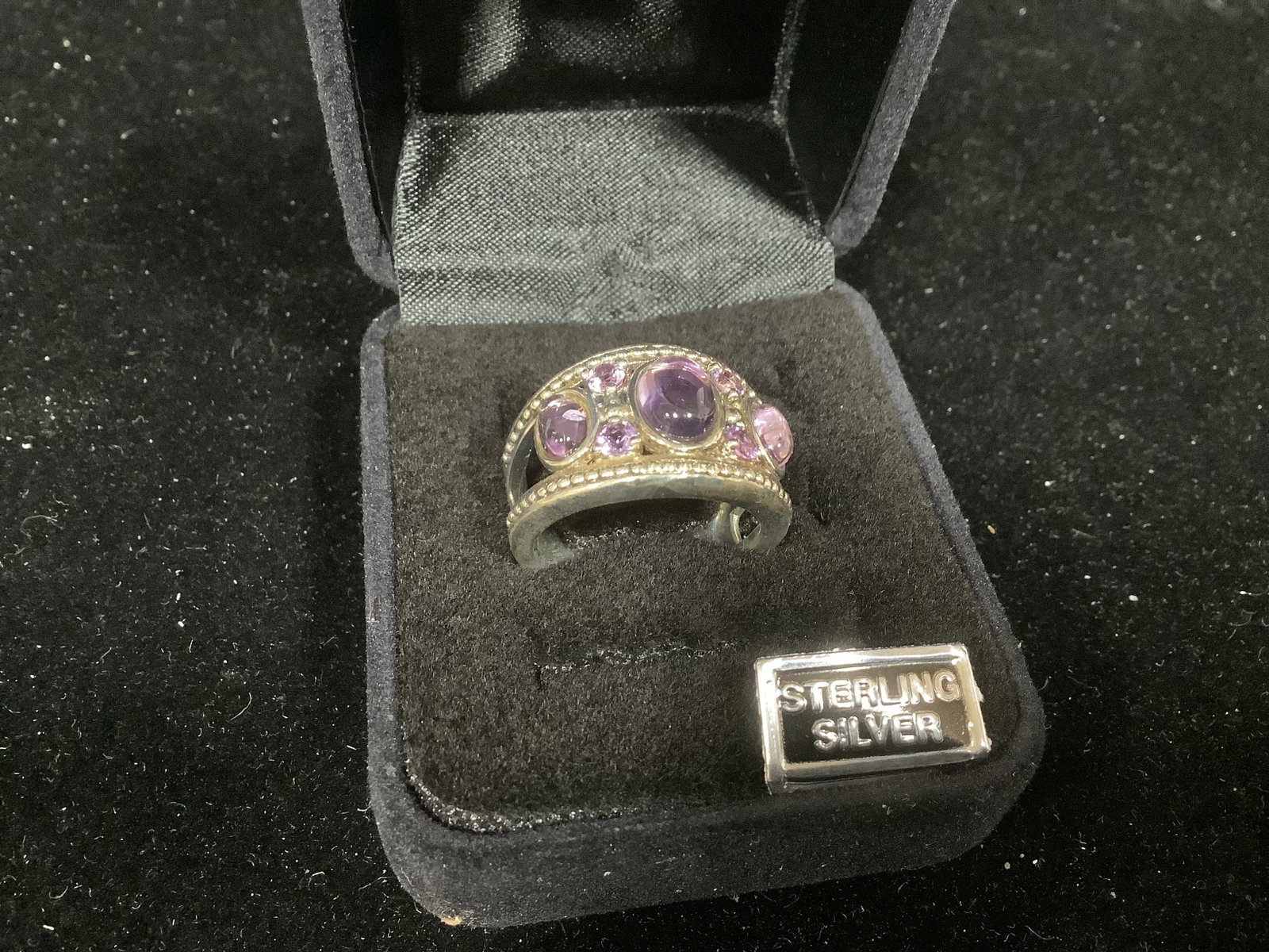 Sterling Amethyst Oval Cabochon Ring (Size: 8): Sterling Amethyst Oval Cabochon Ring (Size: 8)