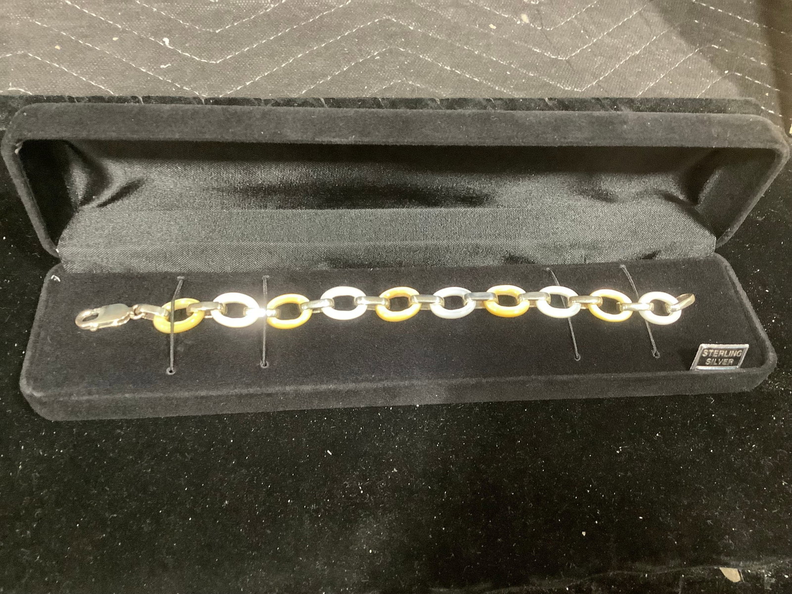 Sterling 7 1/2in Yellow & White Mother of Pearl Rolo Bracelet: Sterling 7 1/2in Yellow & White Mother of Pearl Rolo Bracelet