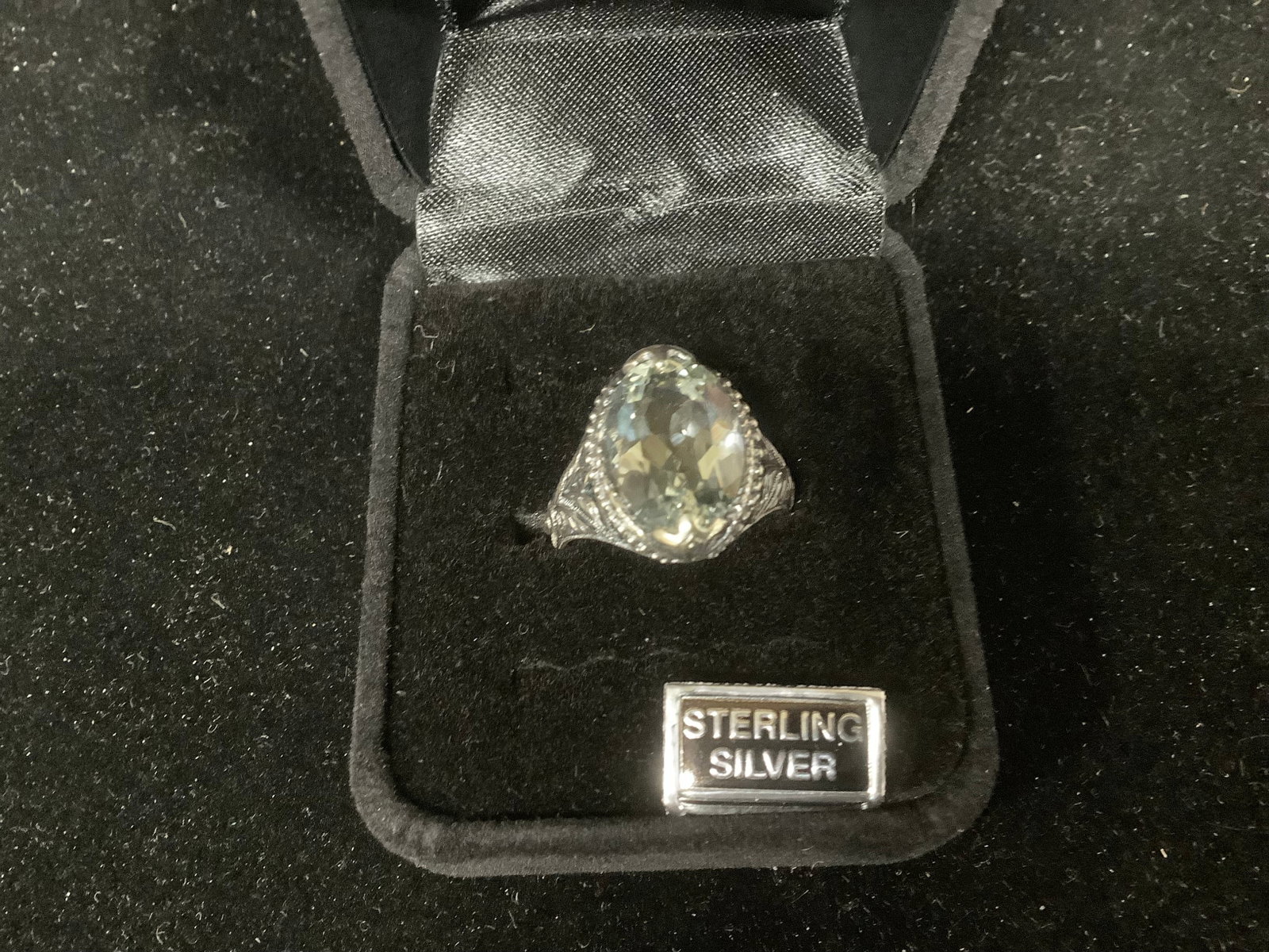 Sterling Silver Ring with Gemstone (Size: 8): Sterling Silver Ring with Gemstone (Size: 8)