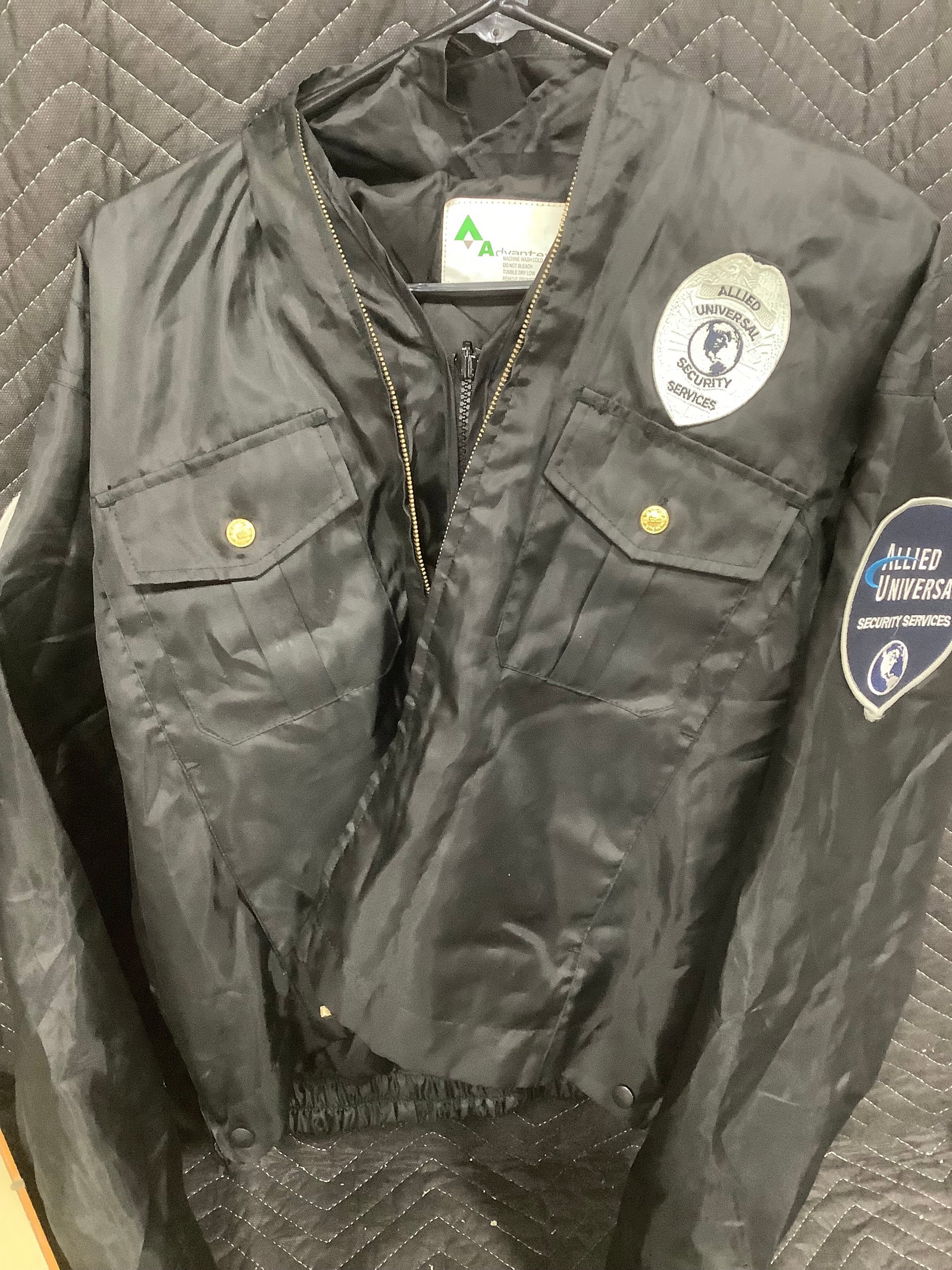 Allied Universa security services zip up jacket(M): Allied Universa security services zip up jacket(M)