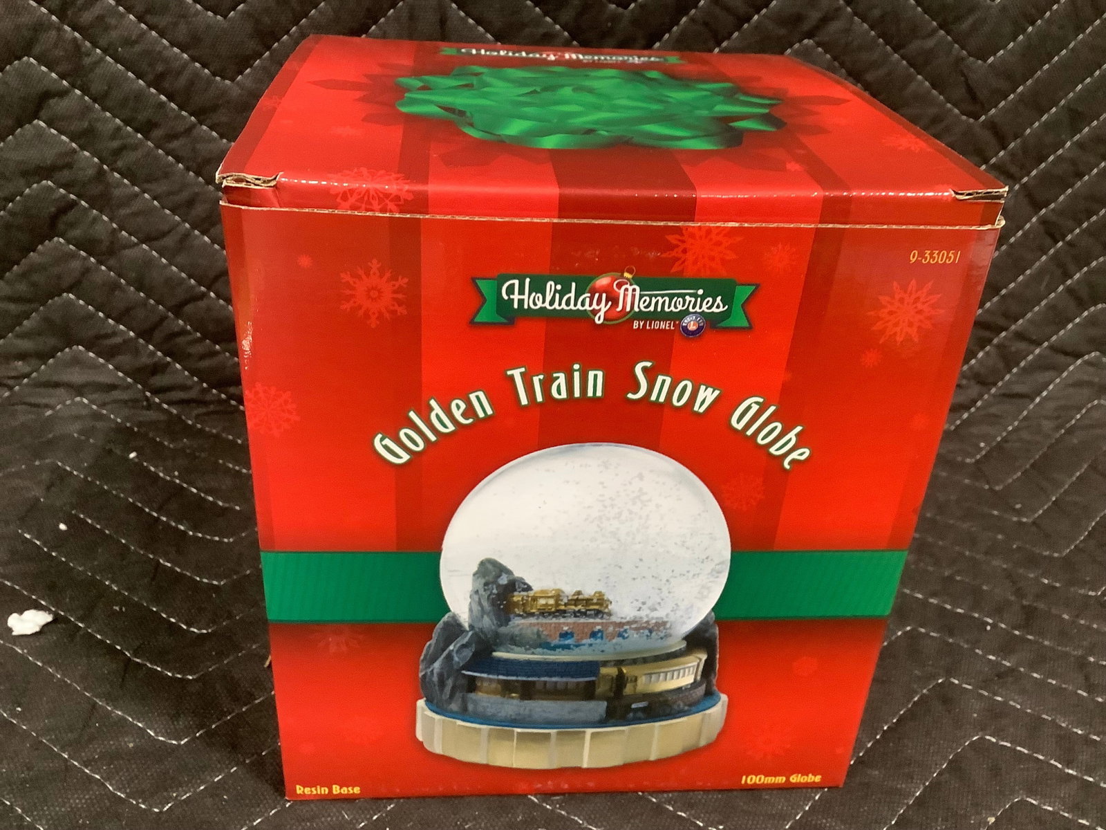 Lionel Golden Train Snow Globe (1 of 1)