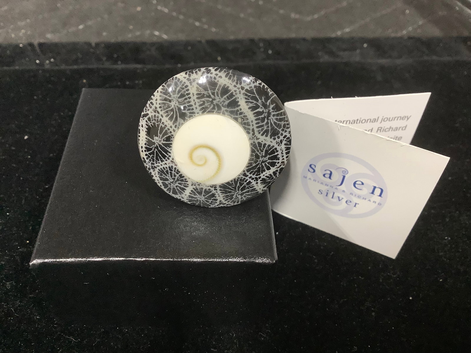 Sajen Coral & Shell Carved Black Ring (Size: 8): Sajen Coral & Shell Carved Black Ring (Size: 8)