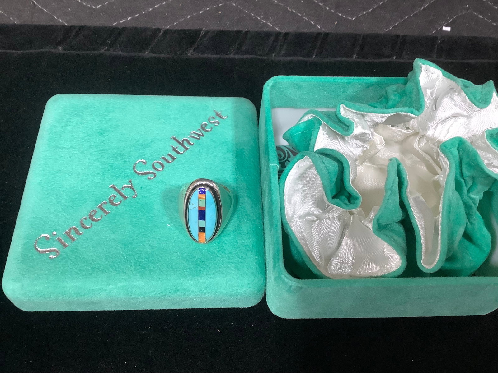 Sincerely Southwest Sterling Channel Inlay Oval (Size: 8): Sincerely Southwest Sterling Channel Inlay Oval (Size: 8)