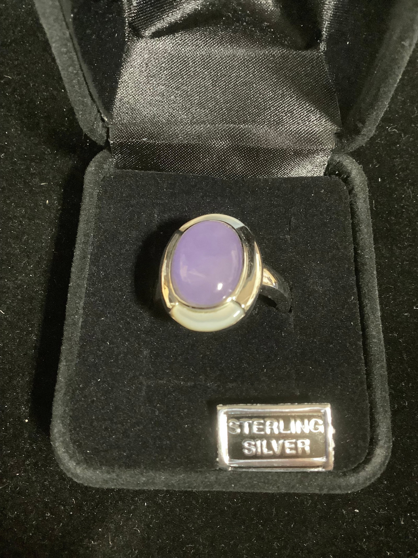 Choice of Jade & Mother of Pearl Sterling Oval Ring (Size: 8): Choice of Jade & Mother of Pearl Sterling Oval Ring (Size: 8)