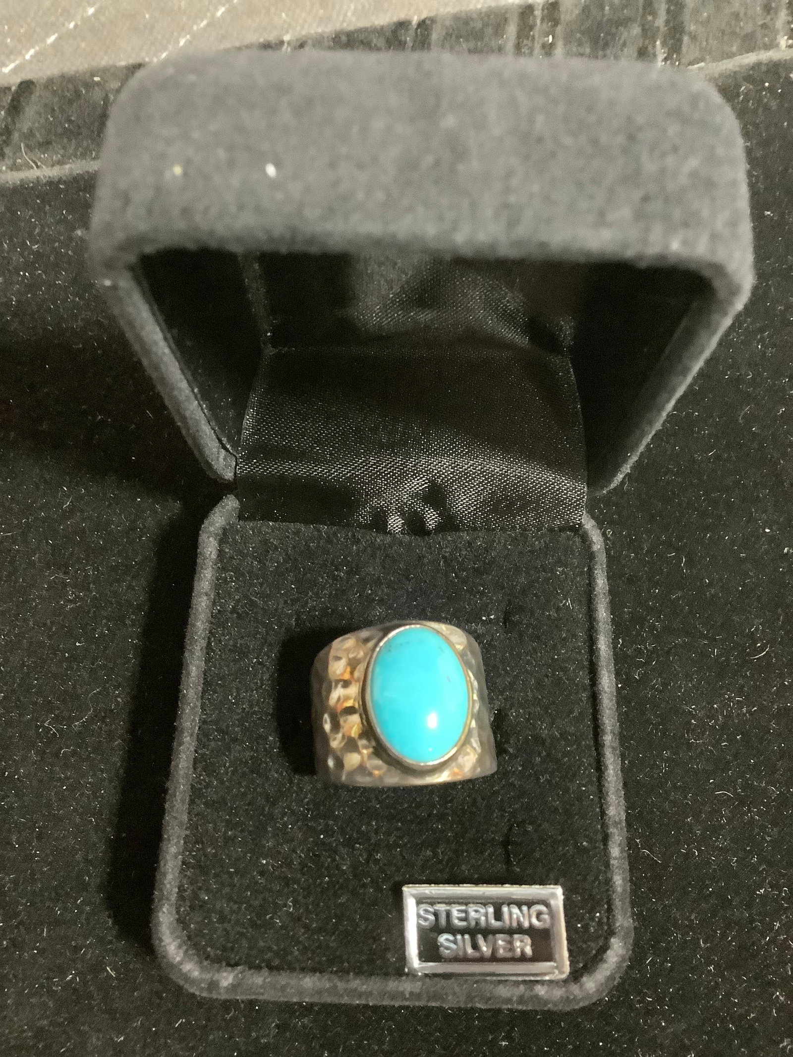 Sterling Turquoise Hammered Ring (Size: 8): Sterling Turquoise Hammered Ring (Size: 8)