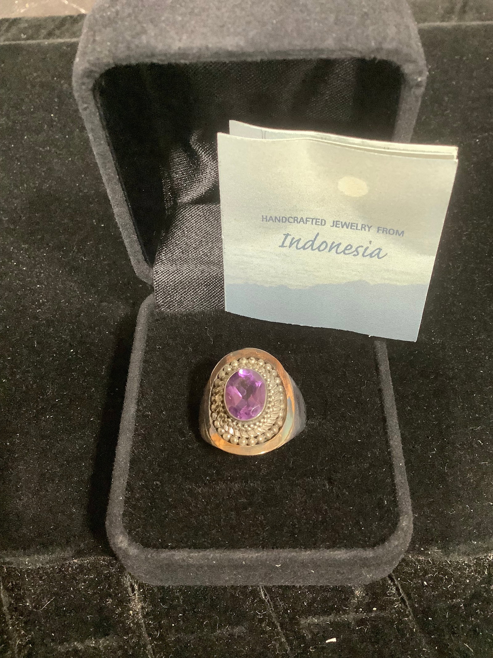 Artisan crafted sterling/18k oval amethyst ring(8): Artisan crafted sterling/18k oval amethyst ring(8)