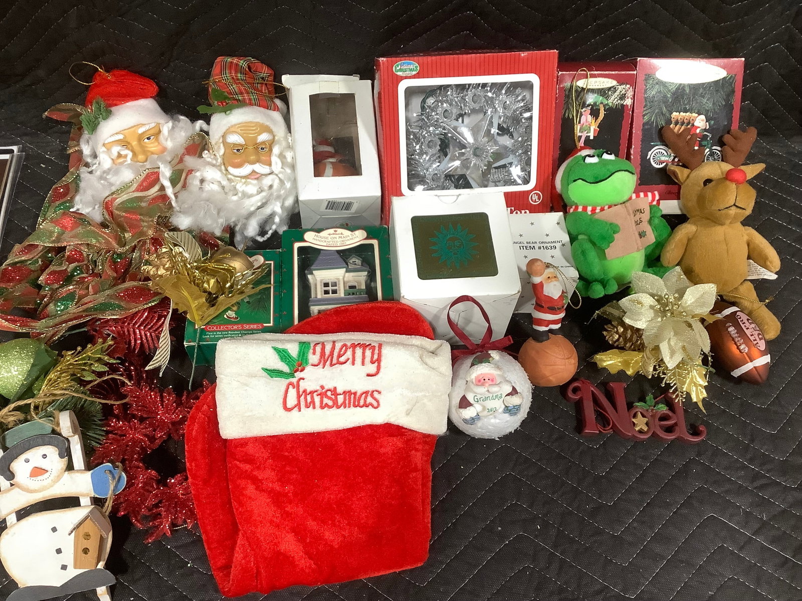 Lot of Christmas decor (1 of 1)