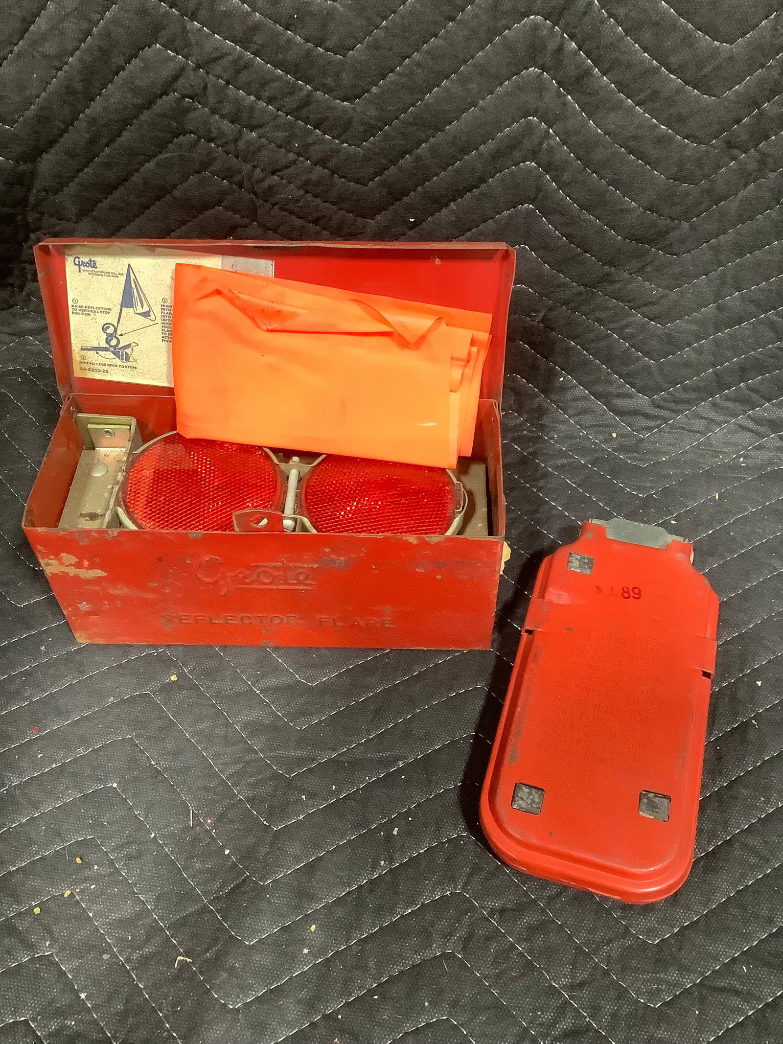Vintage Grote reflector flares 3 in box and one miro flare (1 of 1)