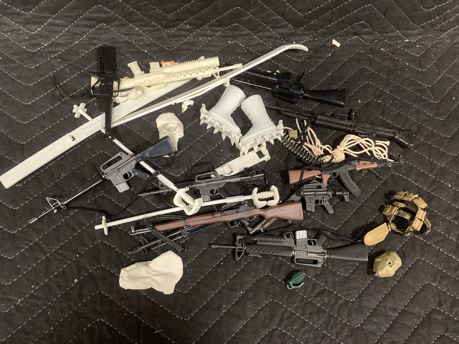1990s GI Joe Ultimate Soldier Accessories (1 of 1)