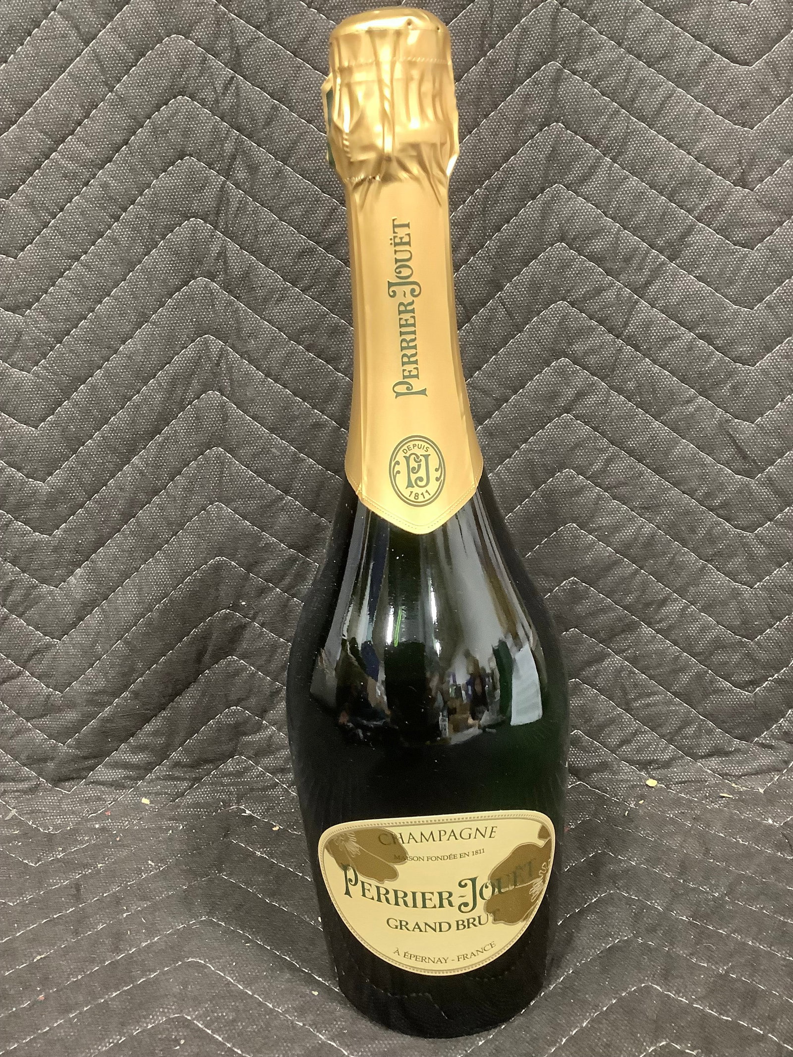 Perrier Jouet champagne-sealed(12.5%, 750mL): Perrier Jouet champagne-sealed(12.5%, 750mL)