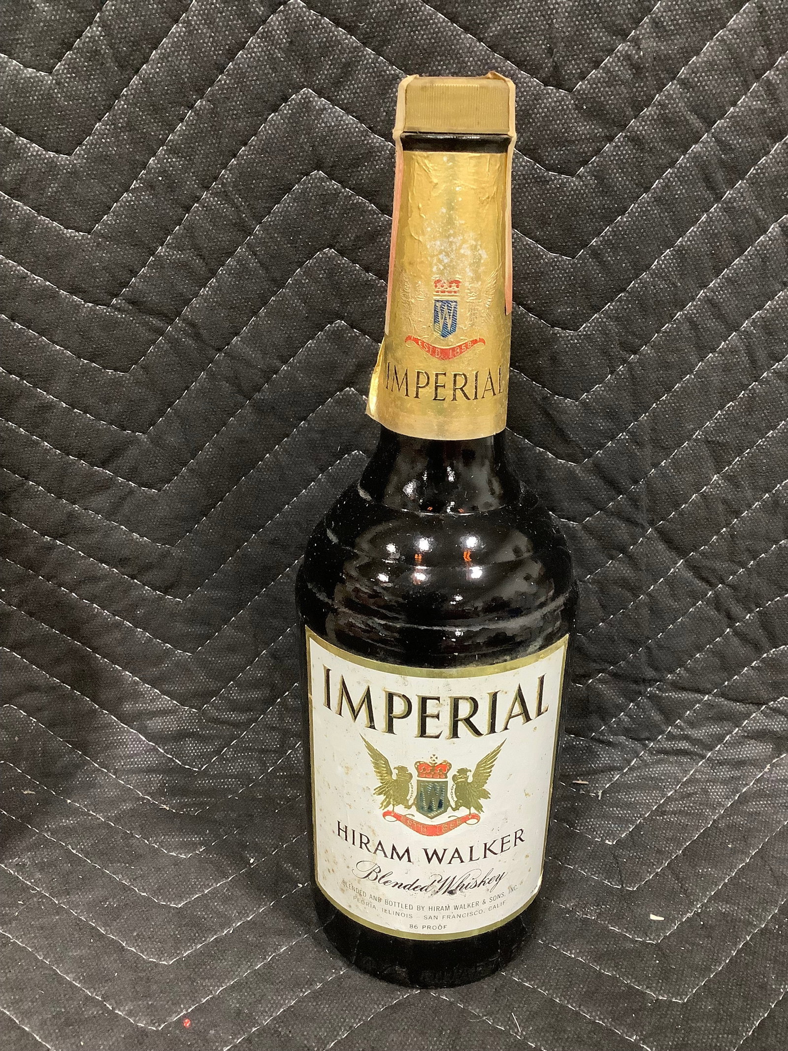 Hiram Walker imperial whiskey(86 proof,4/5 quart-sealed) (1 of 1)