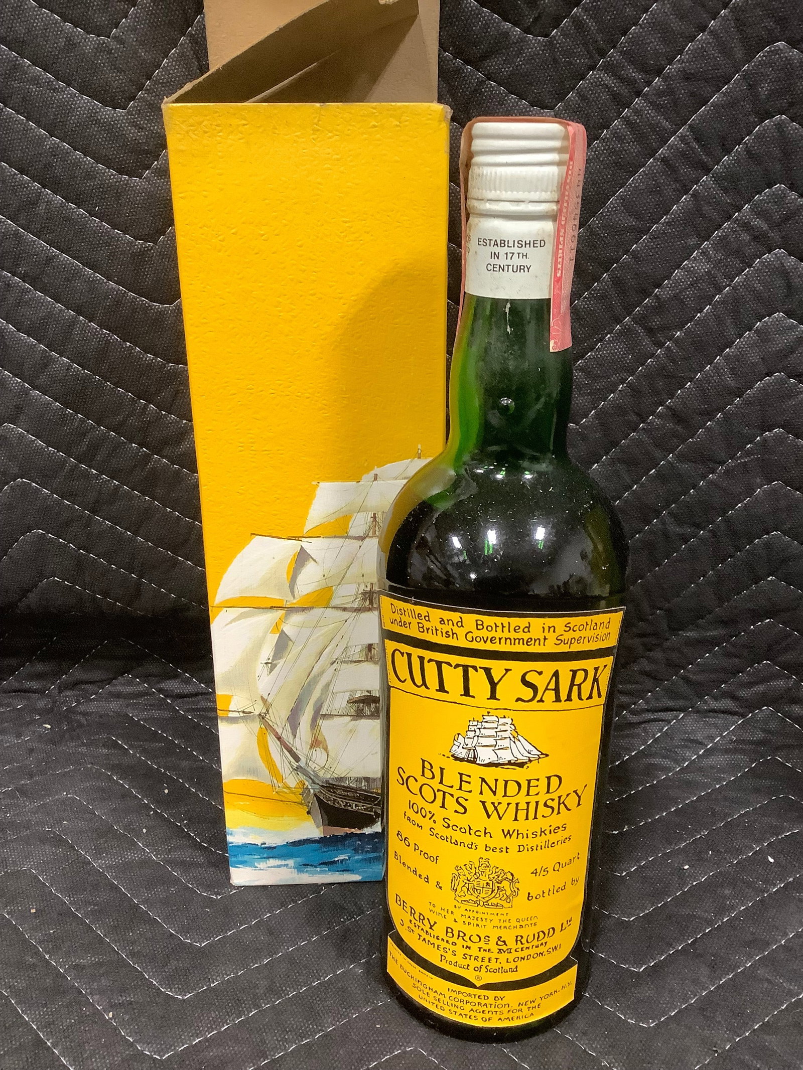 Cutty Sark blended scots whisky(4/5 quart,86 proof-sealed) (1 of 1)