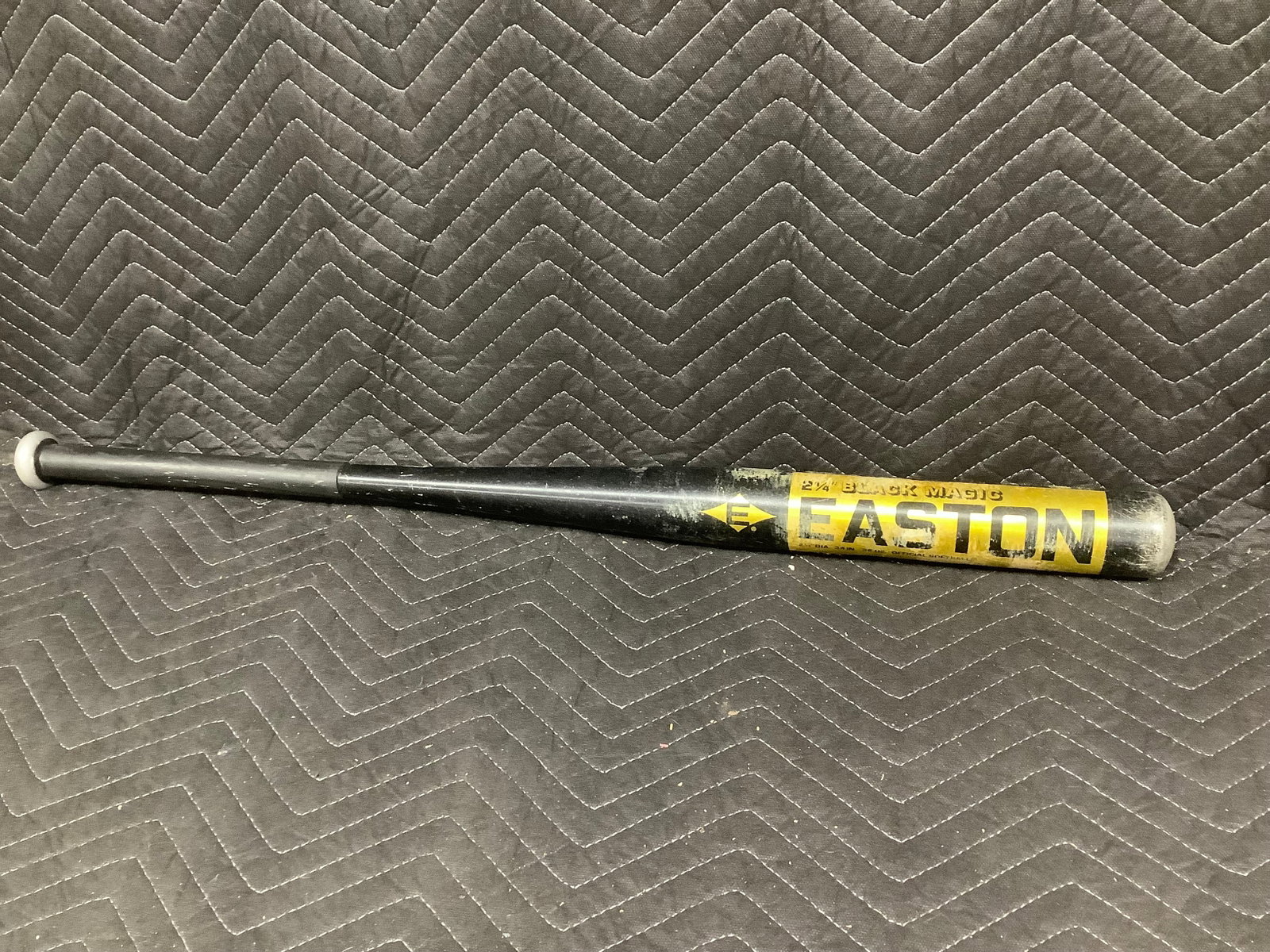 Easton black magic bat(34in long) (1 of 1)