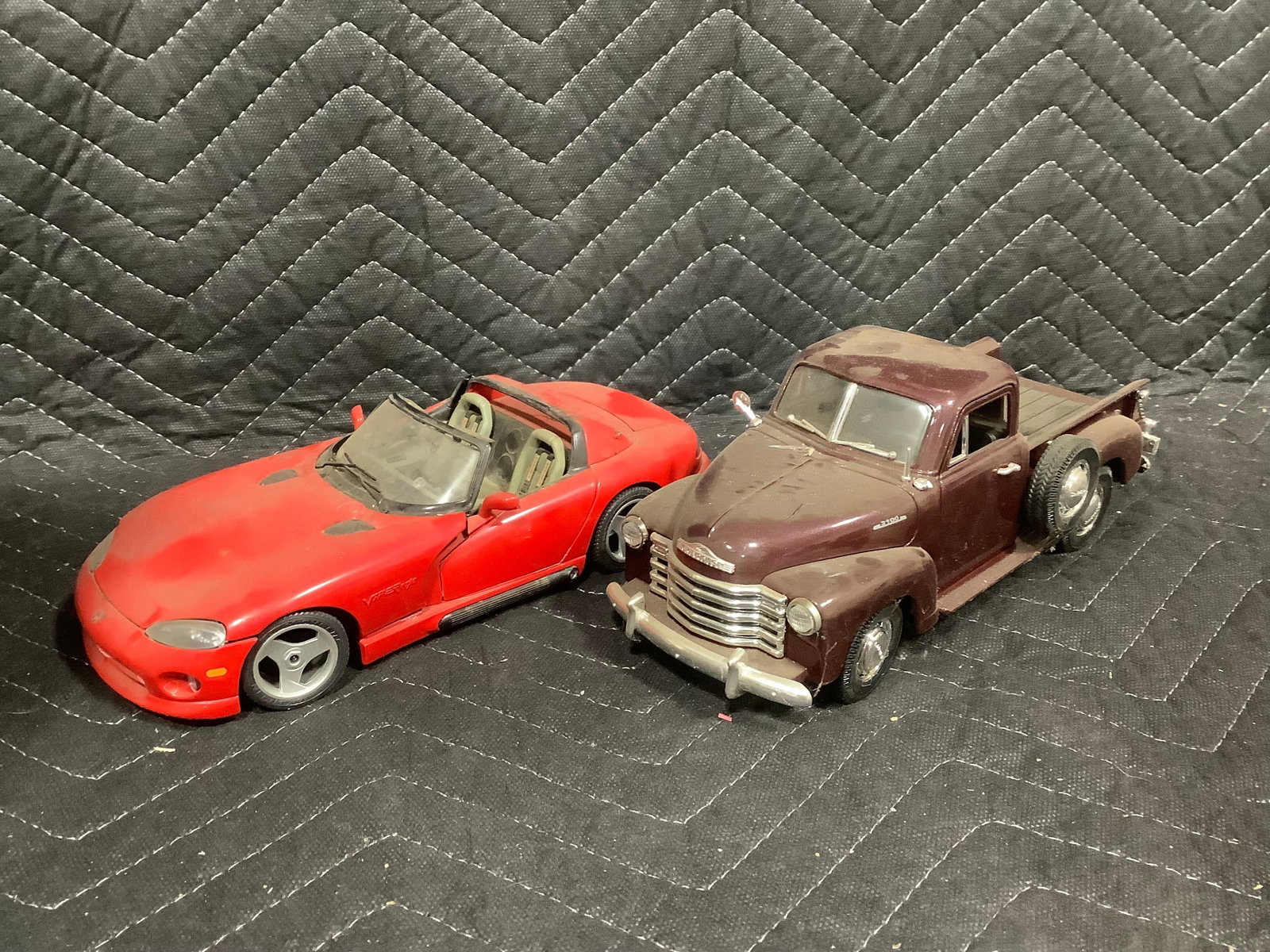 Vintage Diecast Models (1953 Chevrolet Pick Up, Dodge Viper RT/10) (1 of 1)