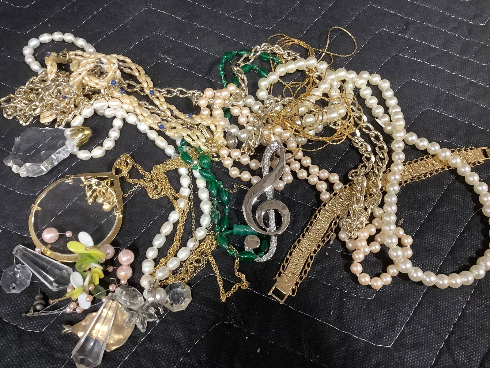 Various Costume Jewelry: Various Costume Jewelry