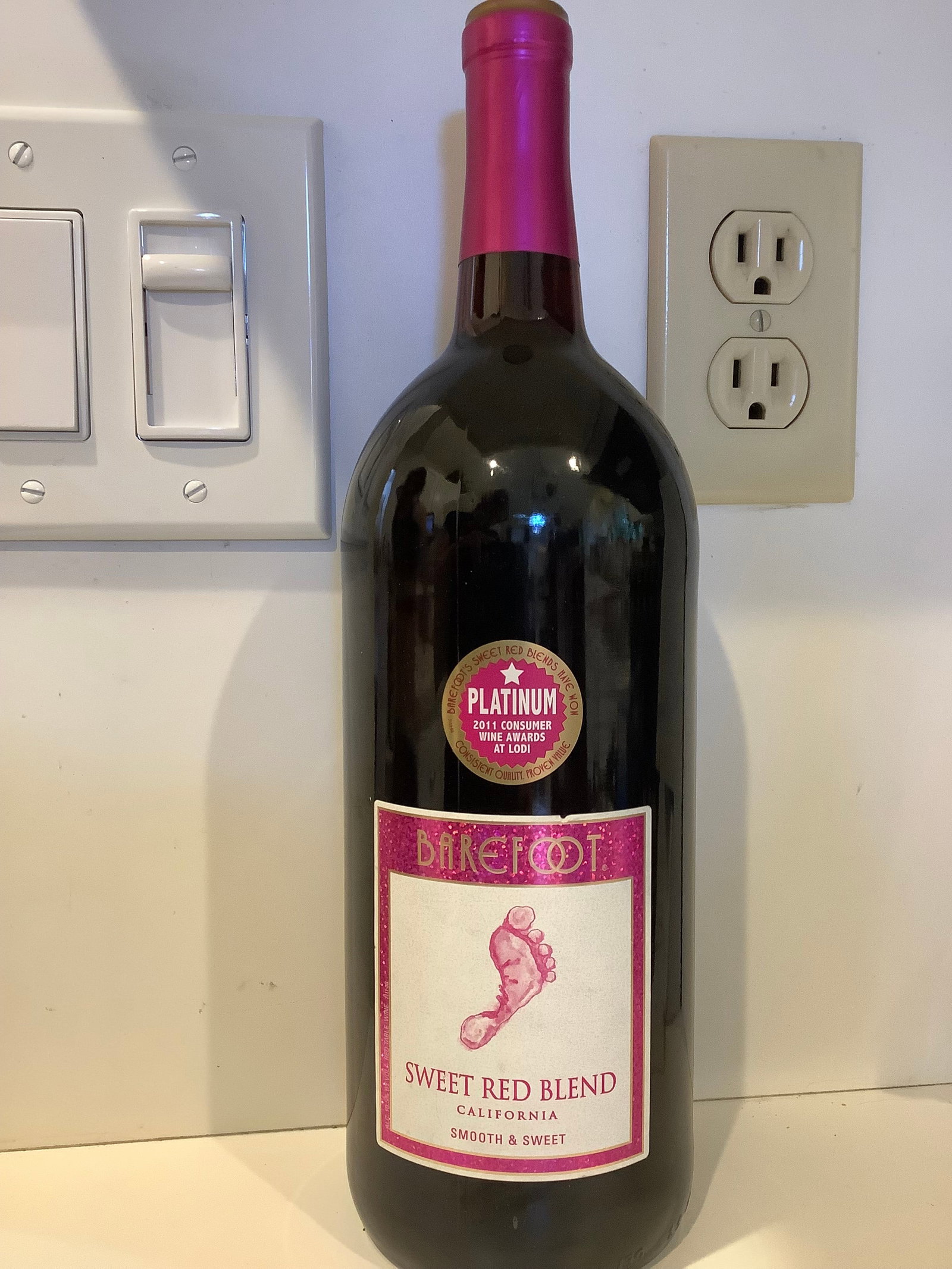 Barefoot sweet red blend california wine(10.5%, 1.5L): PICK UP @ 806 SOUTHEND COURT MANCHESTER, NJ ON OCT. 4TH FROM 9AM TO 11AM ONLY**** ANY ORDER NOT PICKED UP ON THE 4TH WILL BE CHARGED $25 PER LOT TO BE MOVED TO OUR KEYPORT LOCATION.