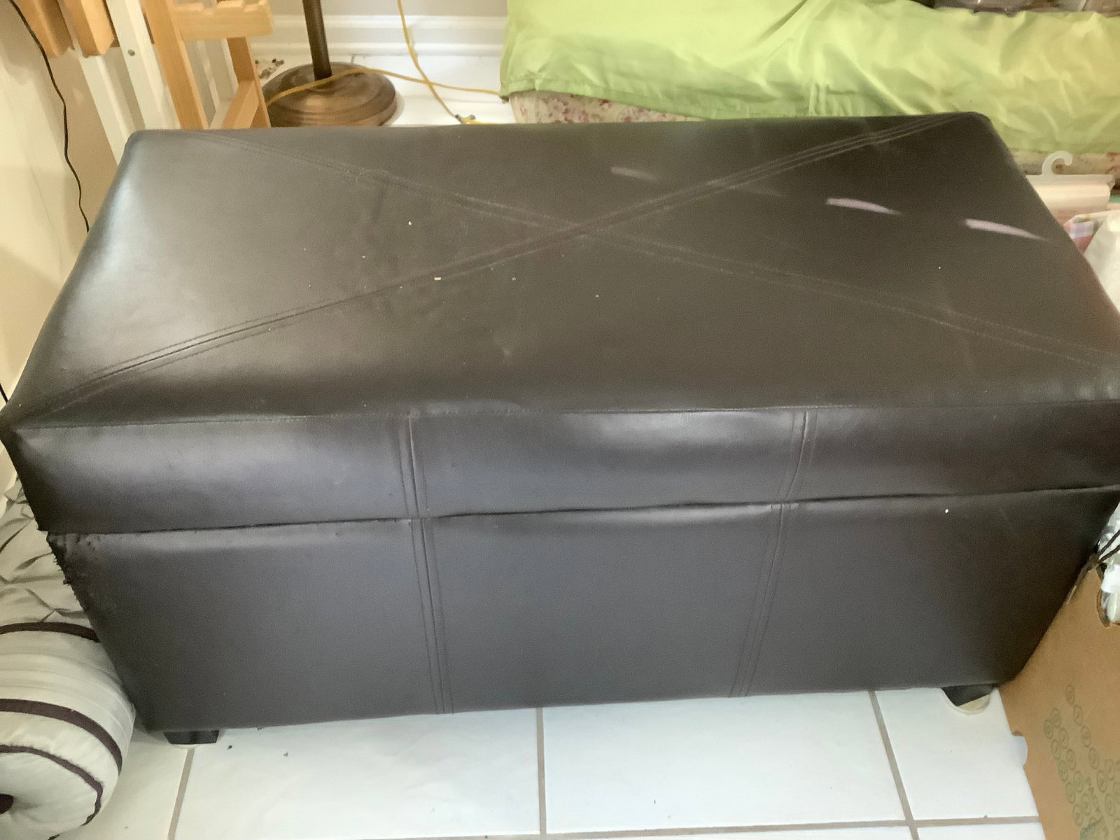 Black leather ottoman bench-torn in back: PICK UP @ 806 SOUTHEND COURT MANCHESTER, NJ ON OCT. 4TH FROM 9AM TO 11AM ONLY**** ANY ORDER NOT PICKED UP ON THE 4TH WILL BE CHARGED $25 PER LOT TO BE MOVED TO OUR KEYPORT LOCATION.