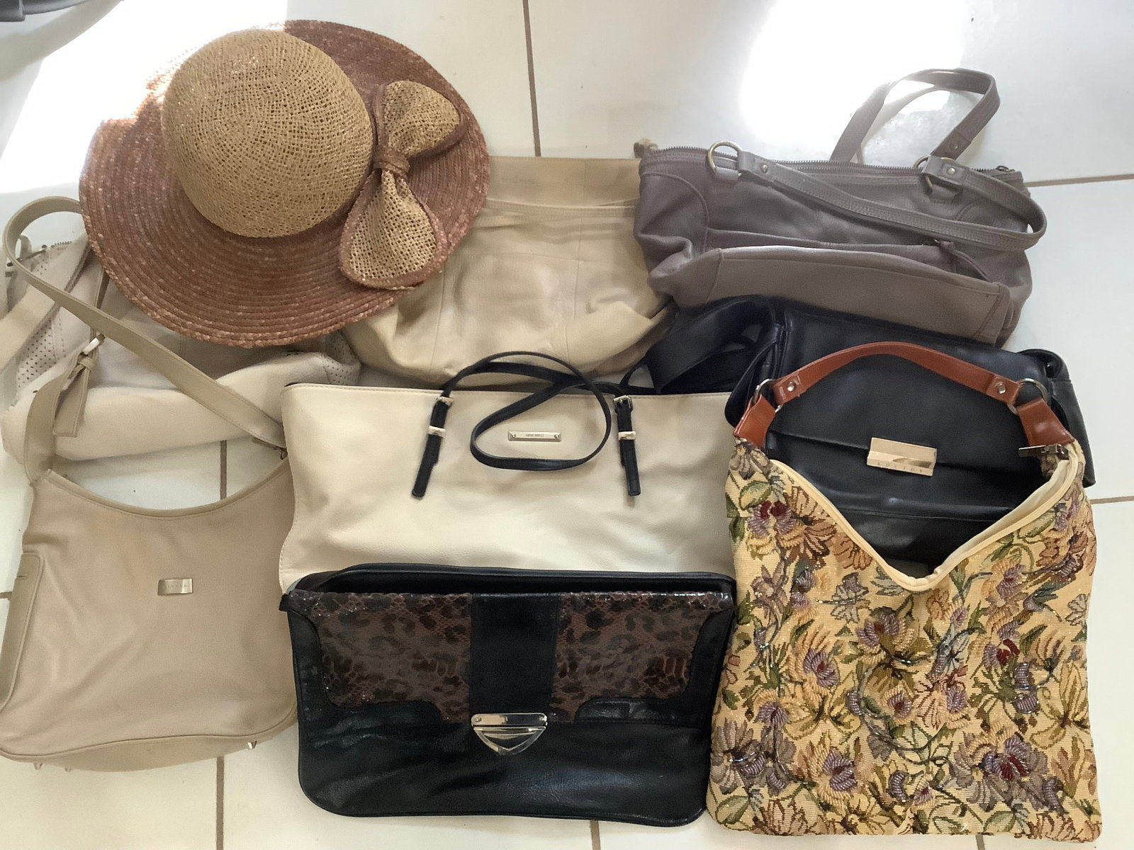 Womens handbags and hat: PICK UP @ 806 SOUTHEND COURT MANCHESTER, NJ ON OCT. 4TH FROM 9AM TO 11AM ONLY**** ANY ORDER NOT PICKED UP ON THE 4TH WILL BE CHARGED $25 PER LOT TO BE MOVED TO OUR KEYPORT LOCATION.