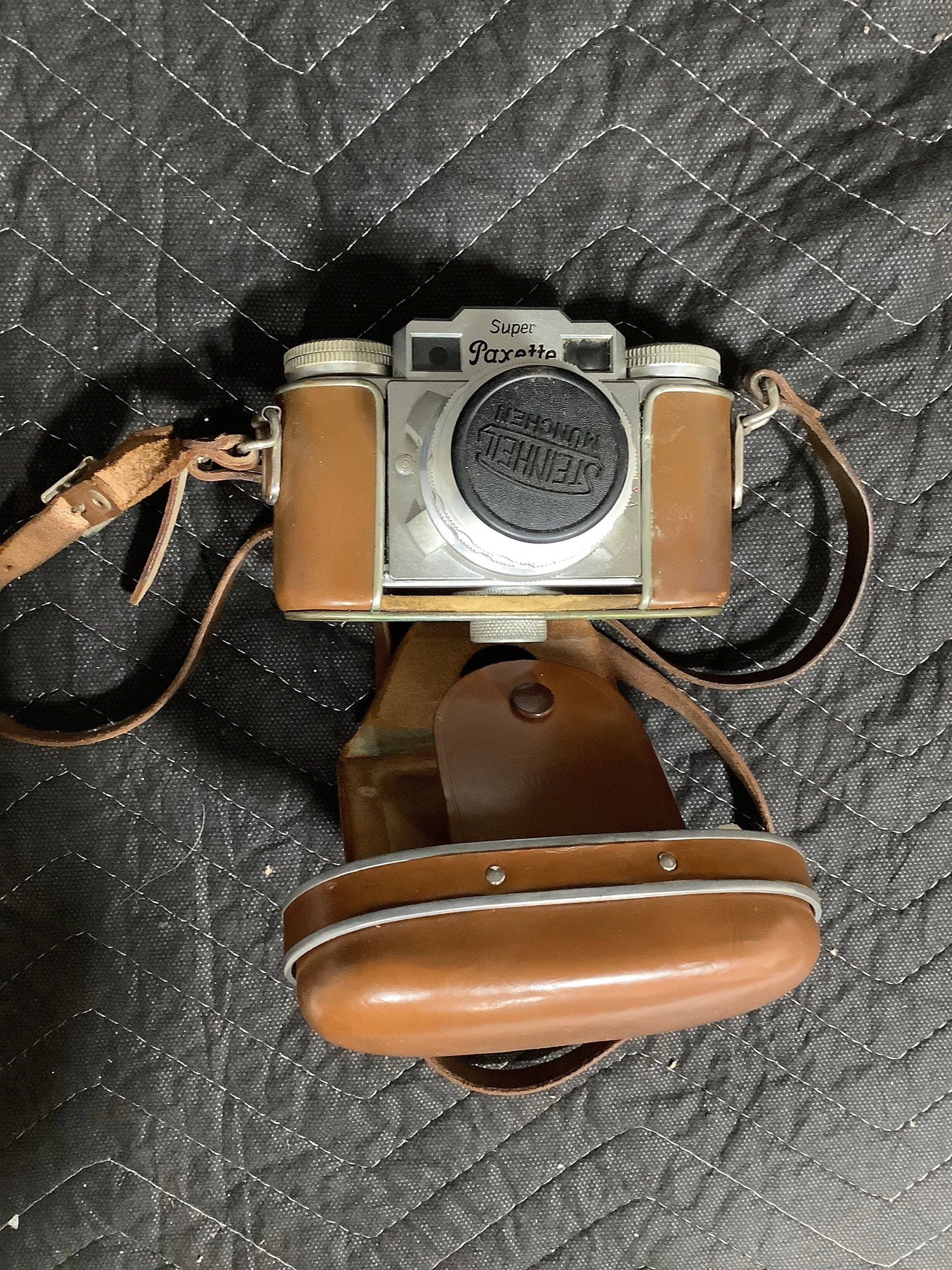 Super Paxette vintage camera with leather carrying case (1 of 1)