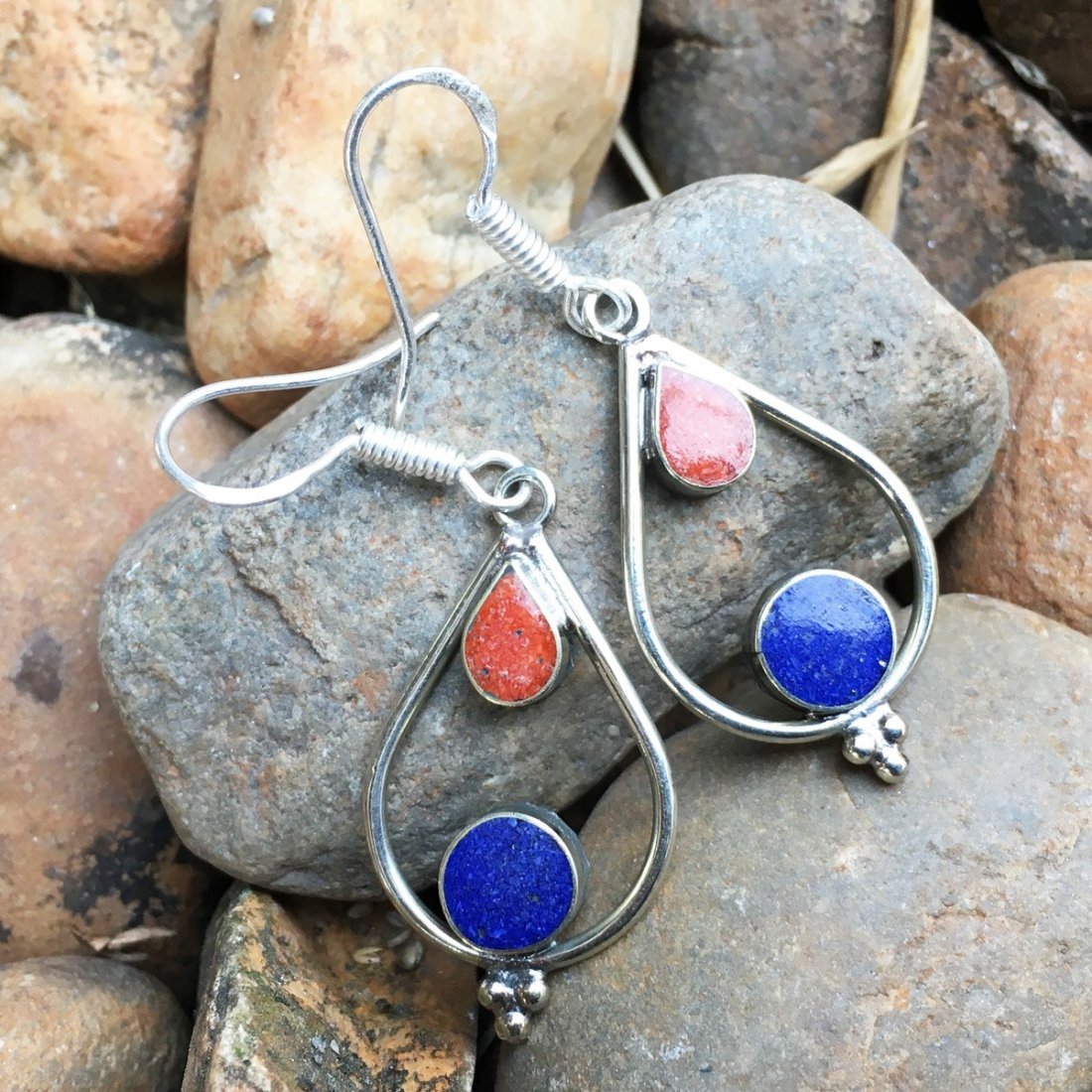 Vintage Nepalese Tibetan Silver Lapis & Coral Earring: Tibetan Jewelry :- Exquisitely Beautiful & Amazingly affordable. We are an expert in manufacturer & trade and ship (Wholesale & Export) worldwide. Our manufacturing is located in Kathmandu