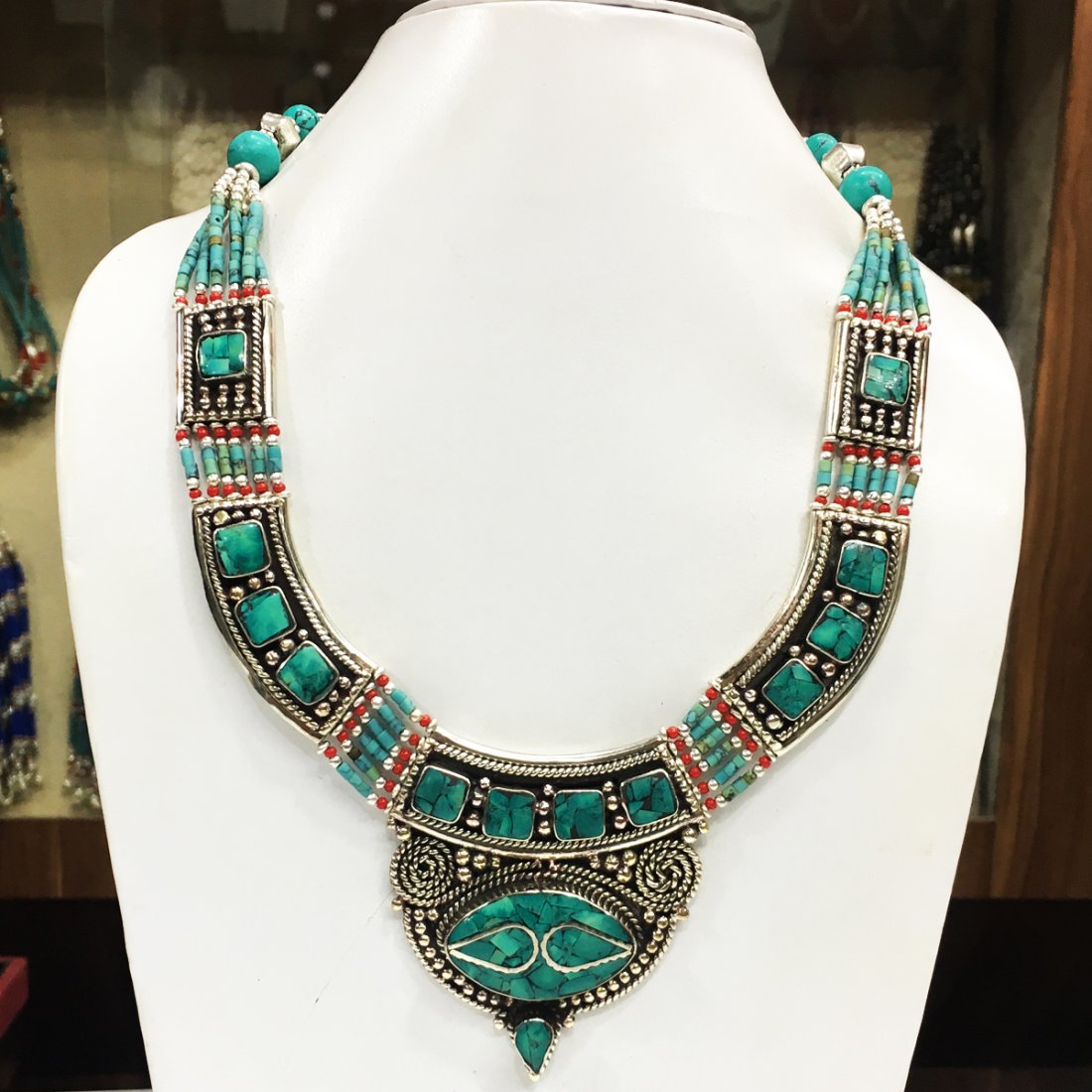 Antique Traditional Vintage Choker Necklace: Tibetan Jewelry :- Exquisitely Beautiful & Amazingly affordable. We are an expert in manufacturer & trade and ship (Wholesale & Export) worldwide. Our manufacturing is located in Kathmandu