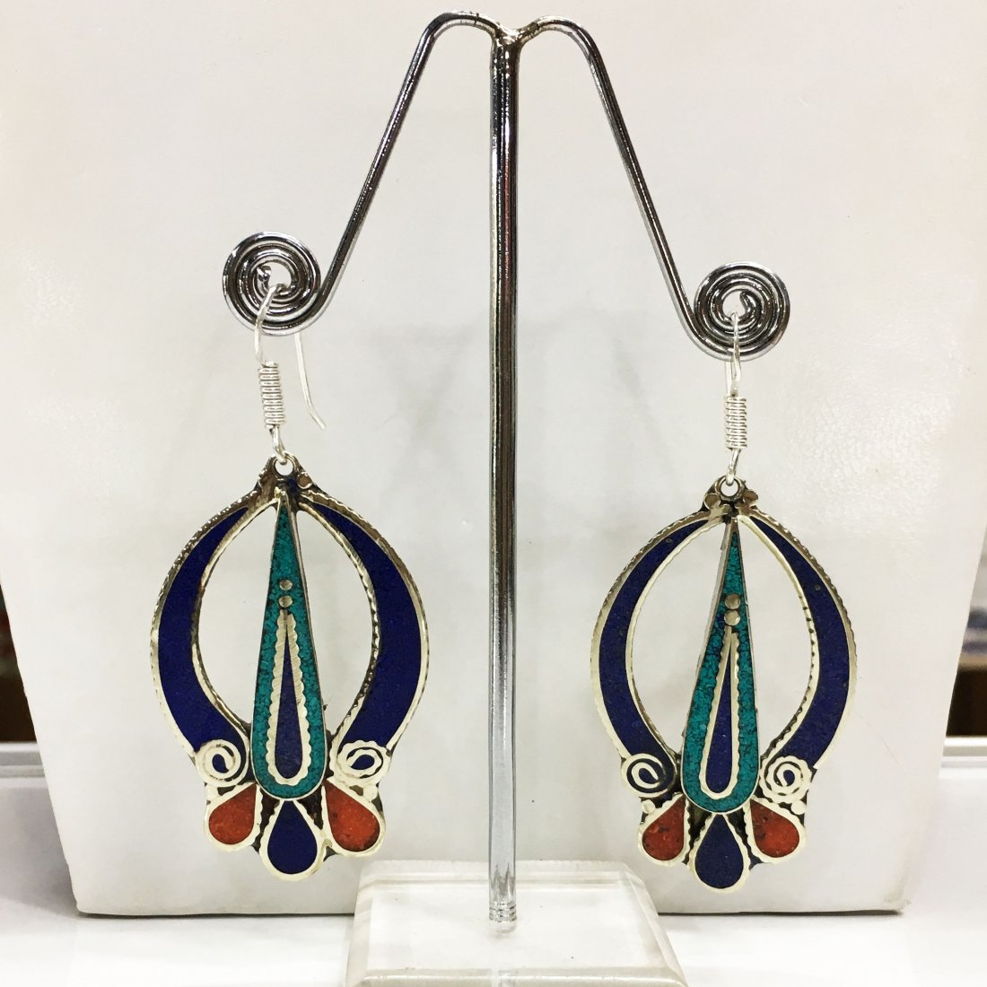 Tibetan Buddhist Lapis & Coral Vintage Earring: Tibetan Jewelry :- Exquisitely Beautiful & Amazingly affordable. We are an expert in manufacturer & trade and ship (Wholesale & Export) worldwide. Our manufacturing is located in Kathmandu