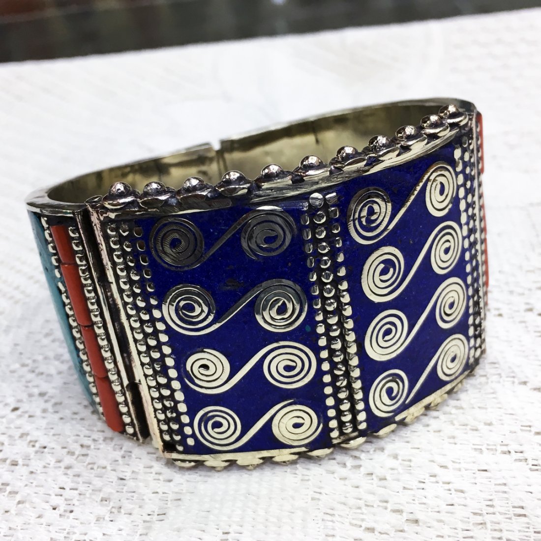 Tibetan Buddhist Turquoise & Lapis Vintage Bangle: Tibetan Jewelry :- Exquisitely Beautiful & Amazingly affordable. We are an expert in manufacturer & trade and ship (Wholesale & Export) worldwide. Our manufacturing is located in Kathmandu