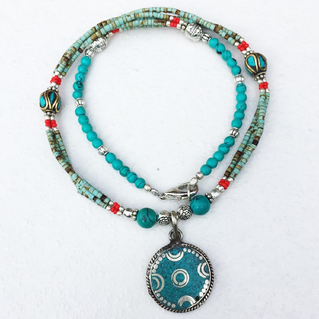 SINGLE STRAND BEADED NECKLACE WITH PENDANT (1 of 2)