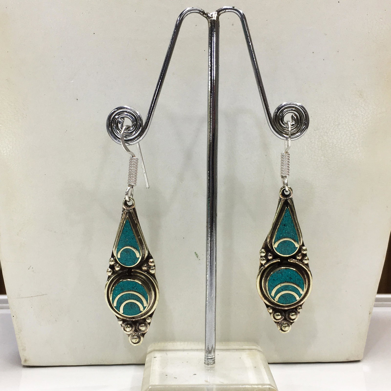 Tibetan Turquoise Handmade Boho Earrings: Tibetan Handmade Ethnic Earrings Main Stone: Turquoise, Coral & Lapis Metal: Tibetan Silver Material: Stone Brand: Handmade Style: Bohemian Ethnic Origin: Tibetan Country/Region of Manufacture: Nepal