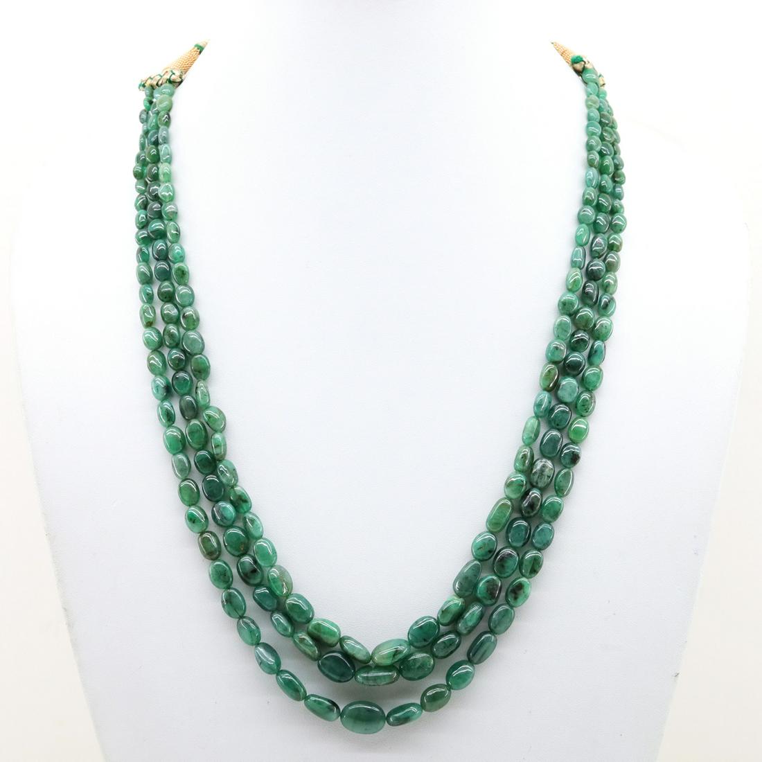 Natural Zambian Emerald 252 CTS Necklace: This Necklace features Genuine & Natural Emerald Plane Oval Beads. ? Gemstone Name: Natural Emerald? Length: 16-18 Inches (Adjustable)? Color: Green? Closures: Thread Slide Lock? Line: 3? Shape: Plane