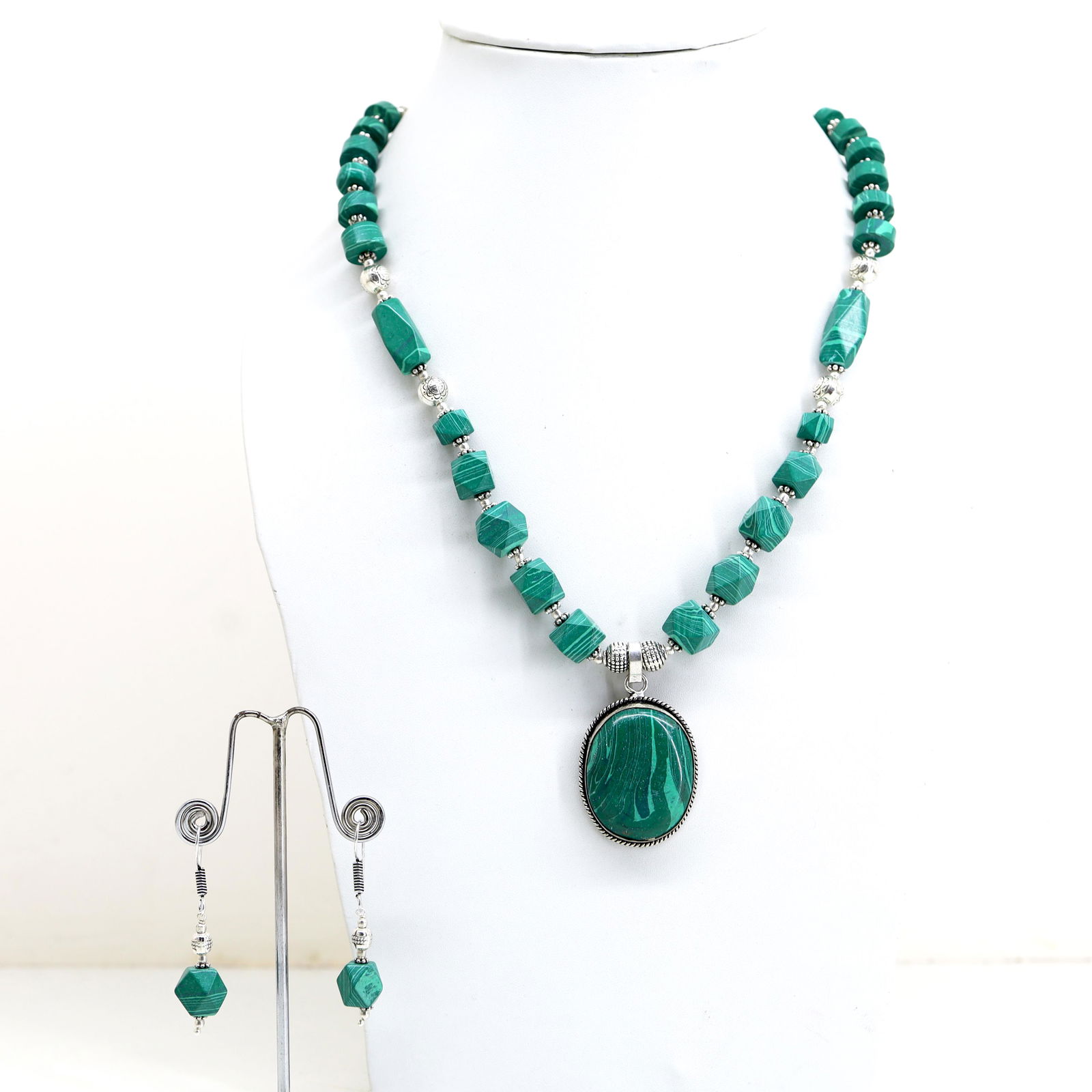 Natural Malachite Handmade Necklace with Earrings: Natural Stone Hand Made Malachite Necklace With Earrings......This elegant Necklace was handcrafted in Jaipur, India, the home of exquisite jewelry craftsmanship. It was skillfully made with large nat